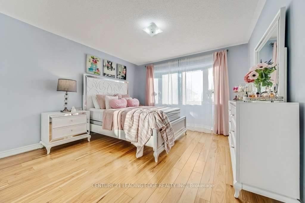 25 Mondeo Drive photo 24