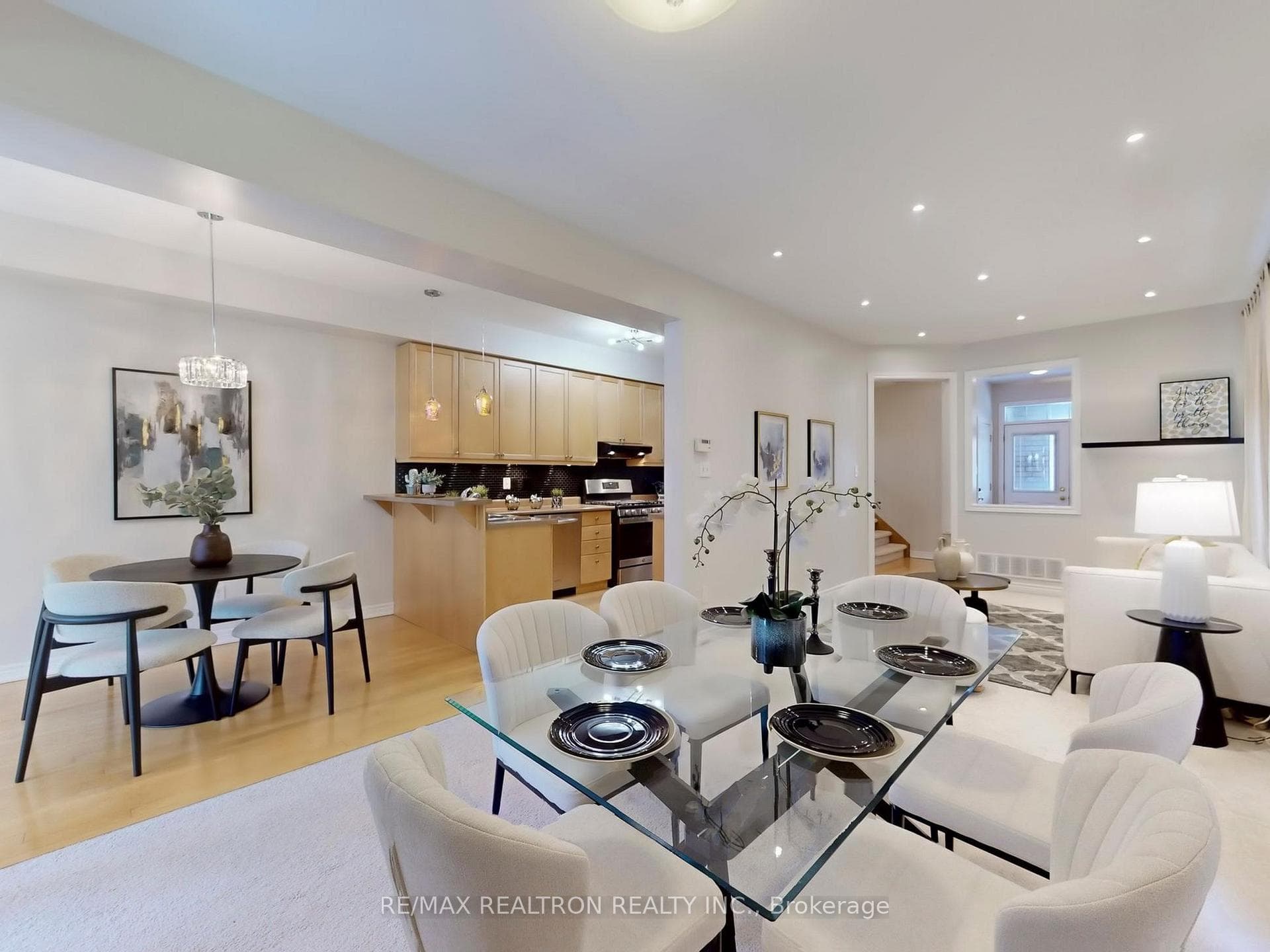 39 Venture Avenue photo 15