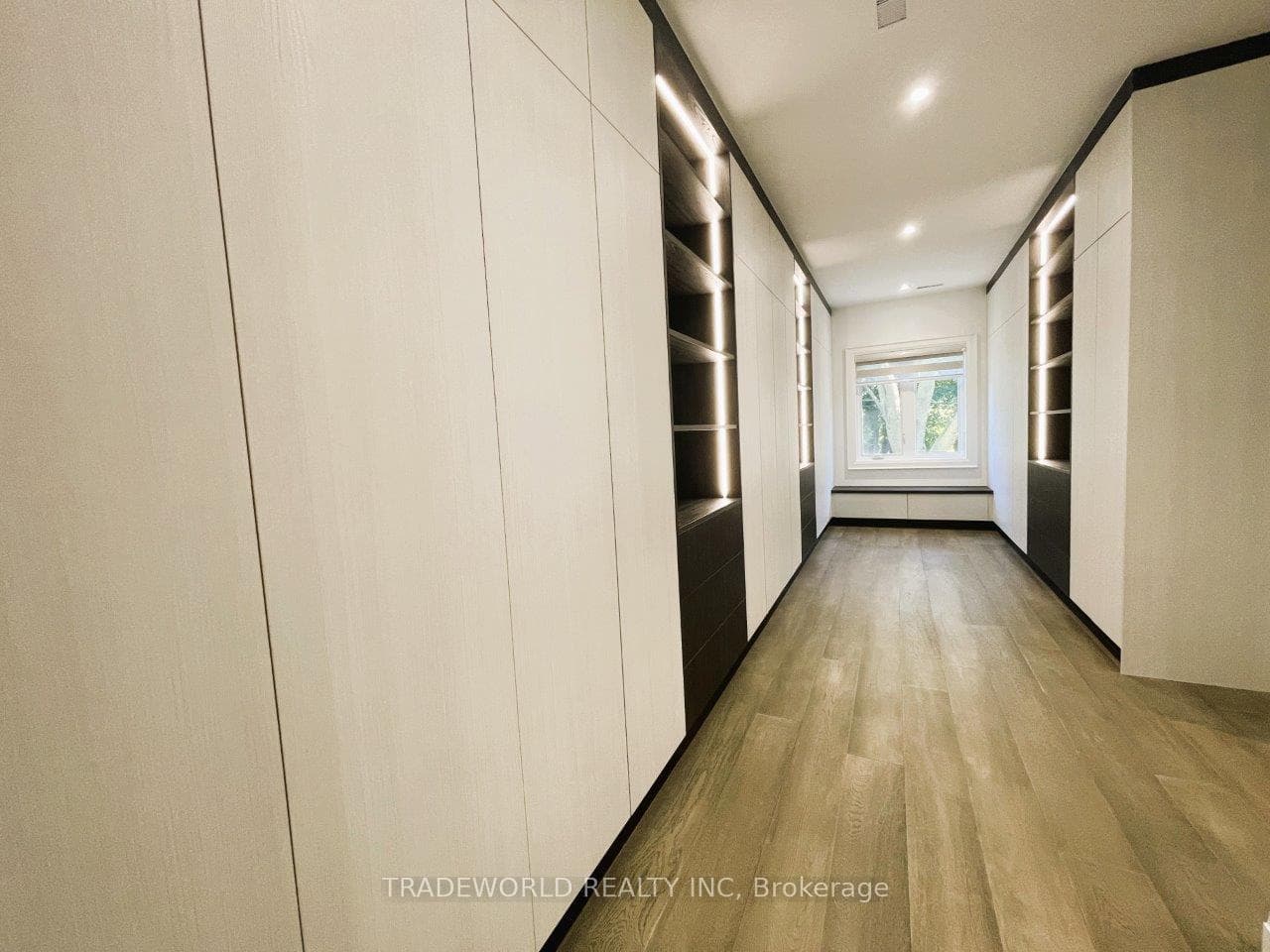 90 Fred Varley Drive photo 26