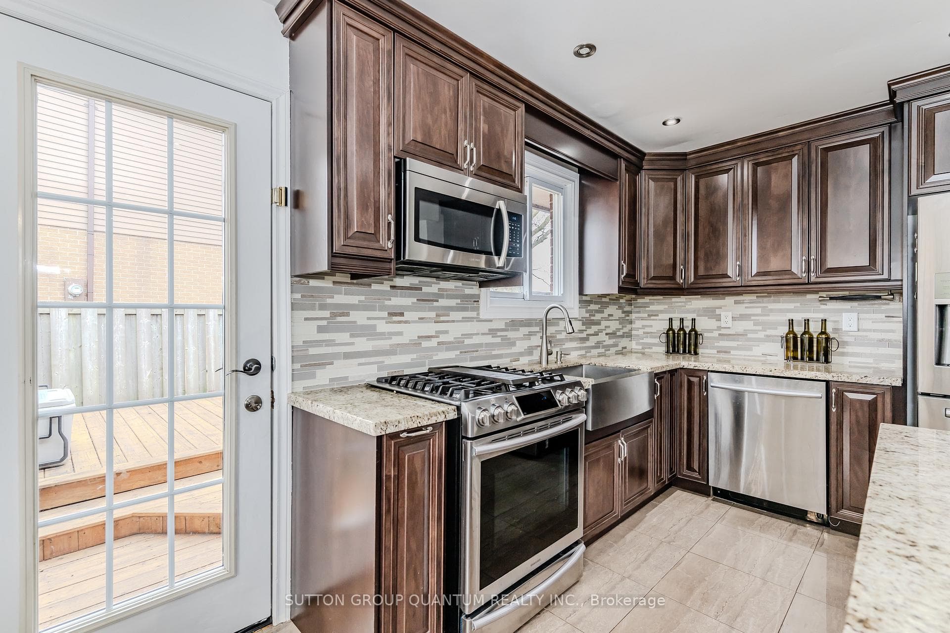 10 Hopewell Crescent photo 8