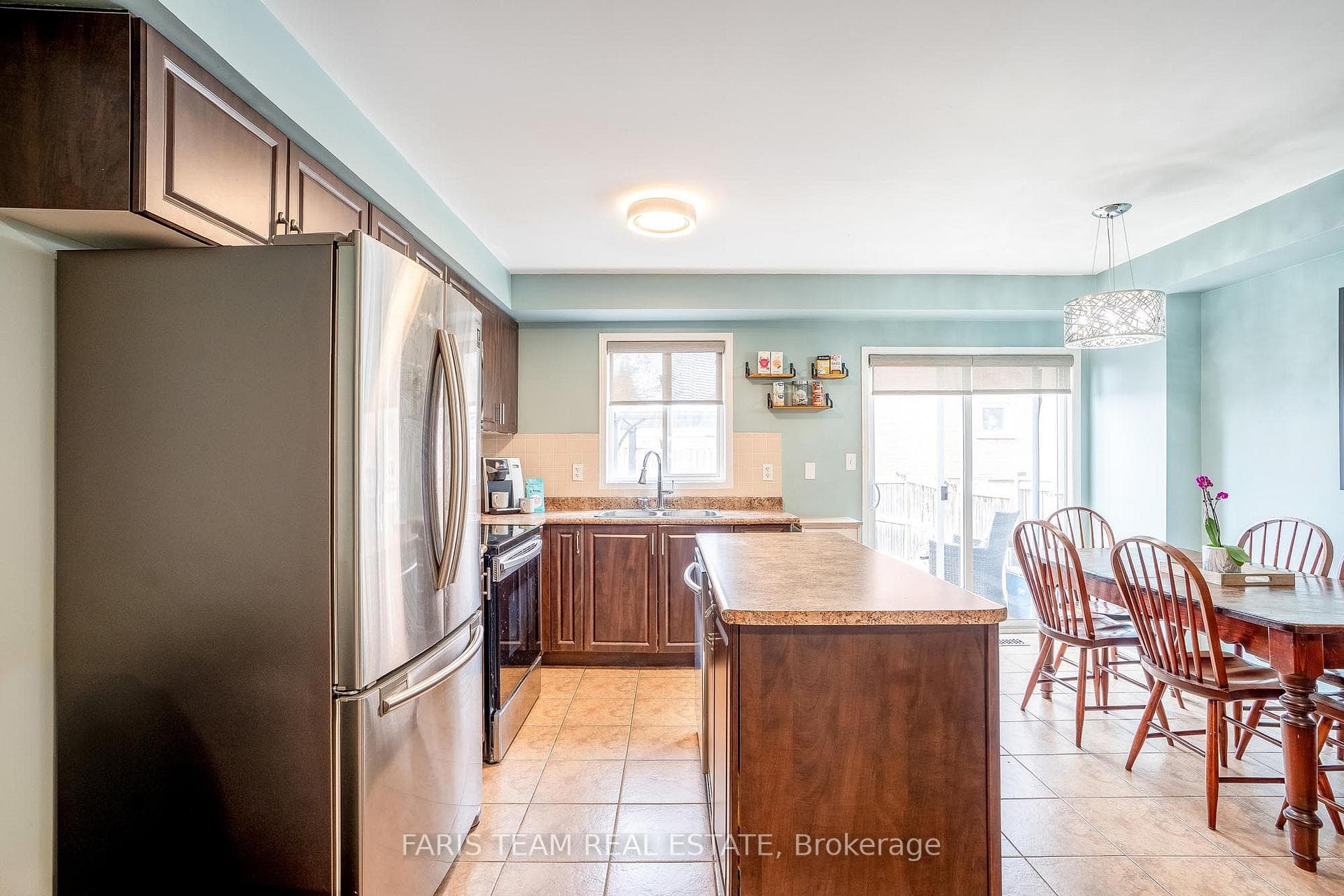 8 Arbuckle Way photo 3