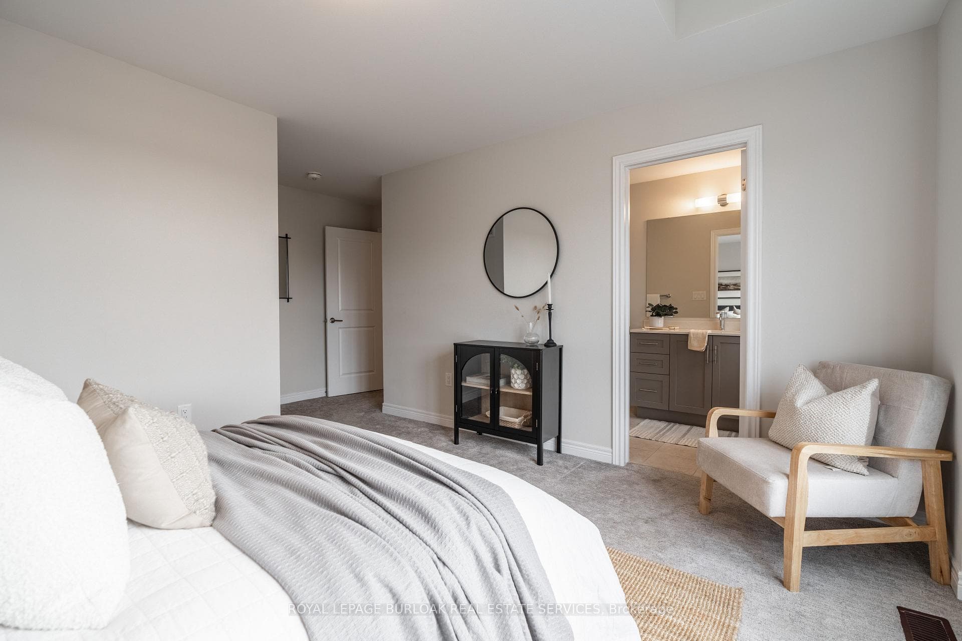 127 Starfire Crescent photo 19