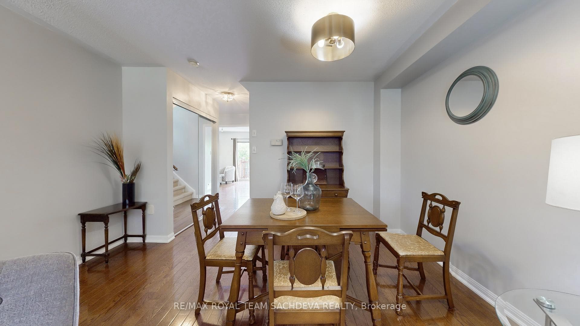1580 Sarasota Crescent photo 8