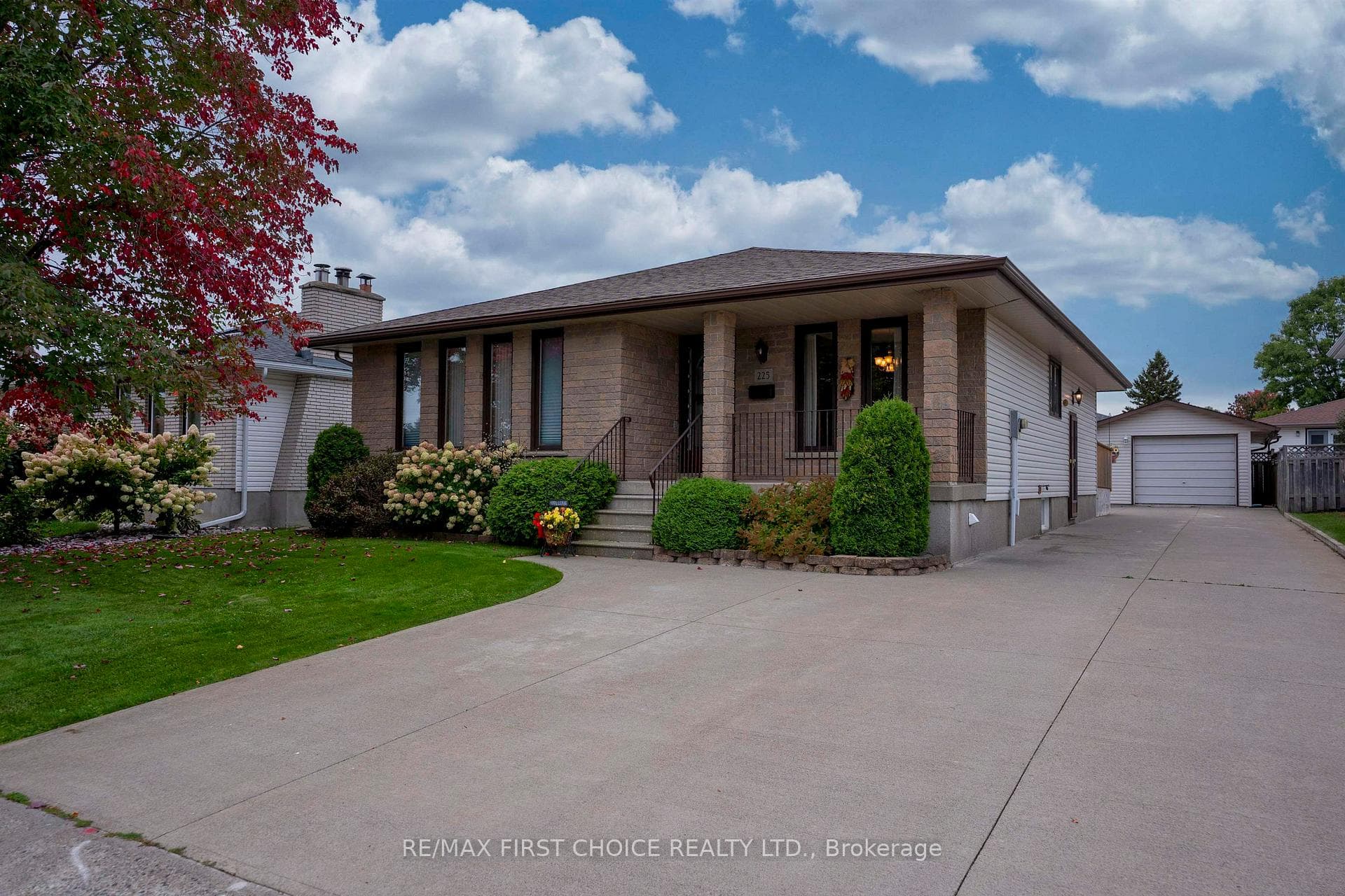 225 FLAMINGO DR photo 1