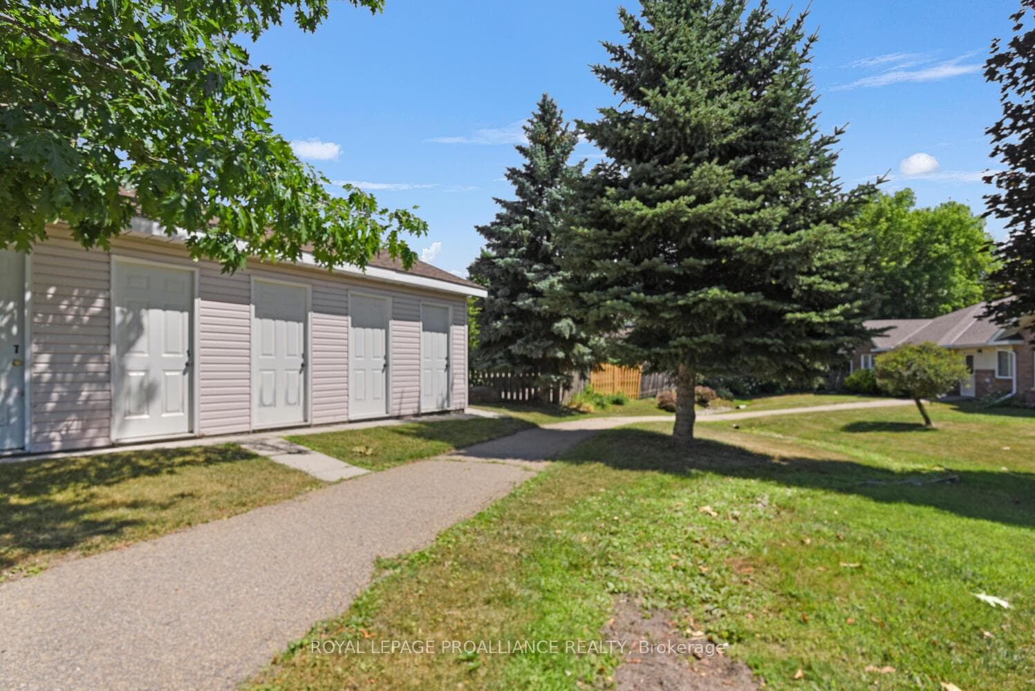 1171 Millwood Avenue Unit 11 photo 3