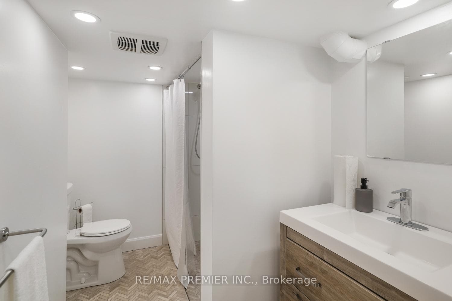 71 Clark Avenue photo 23