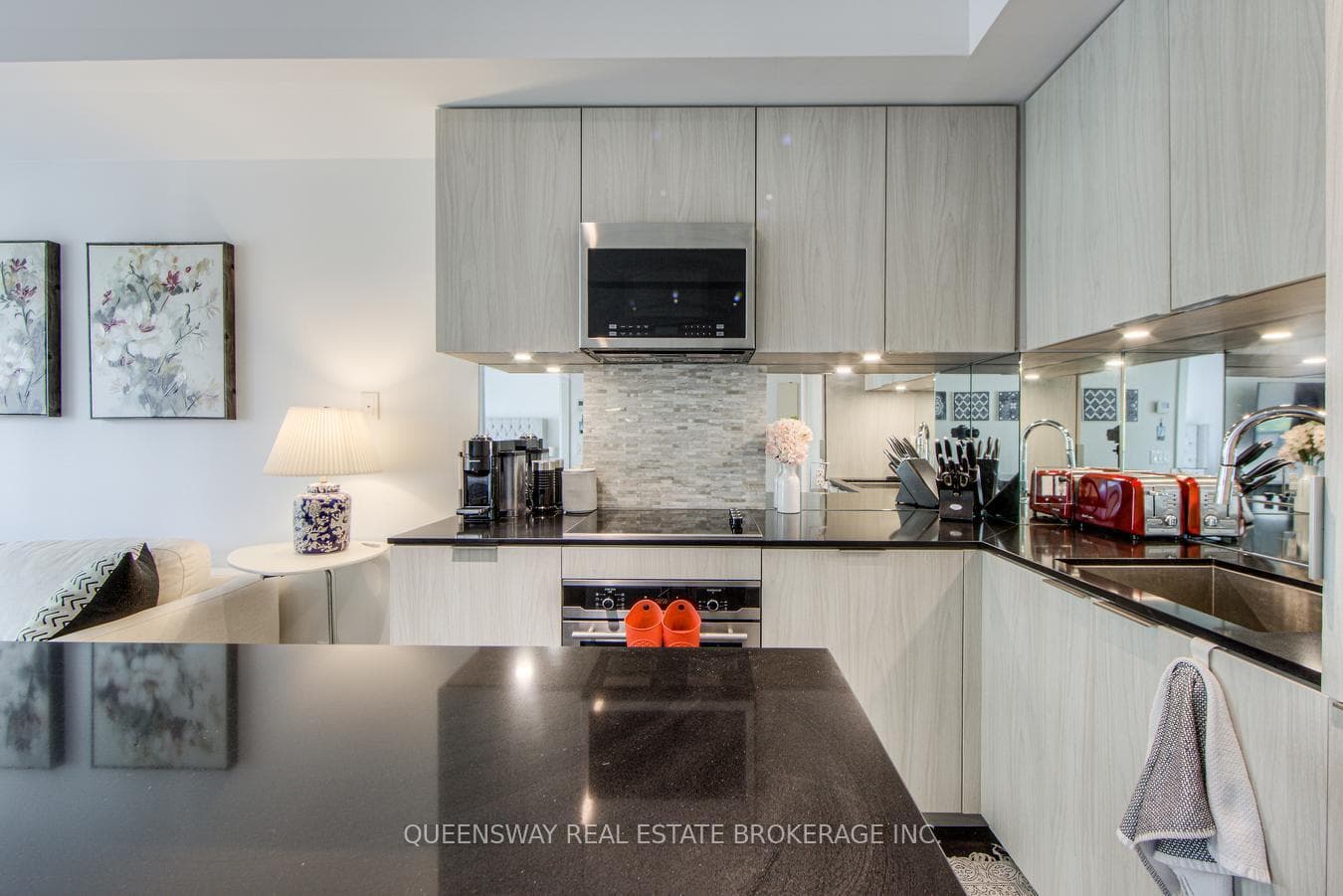 609 Avenue Road Unit 1410 photo 8