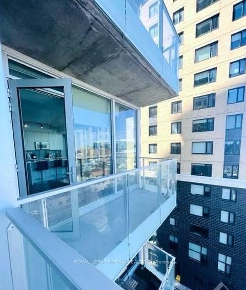111 CHAMPAGNE Avenue Unit 607 photo 13