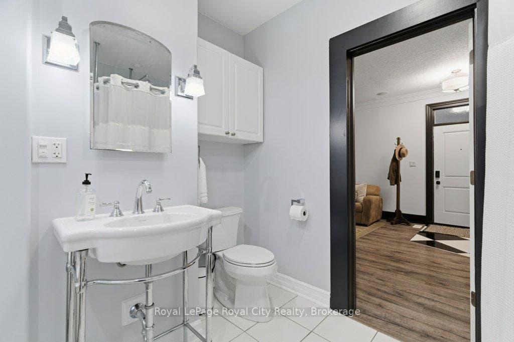 554 Woolwich Street photo 23