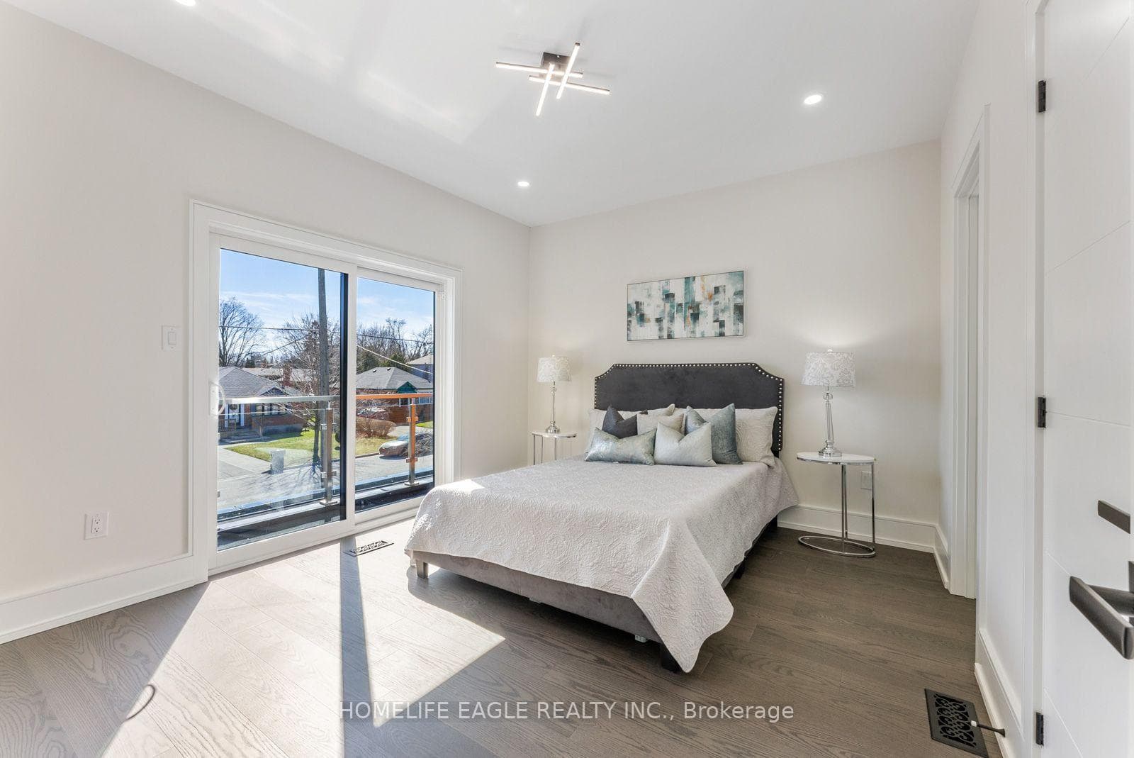 200 Oakridge Drive photo 24