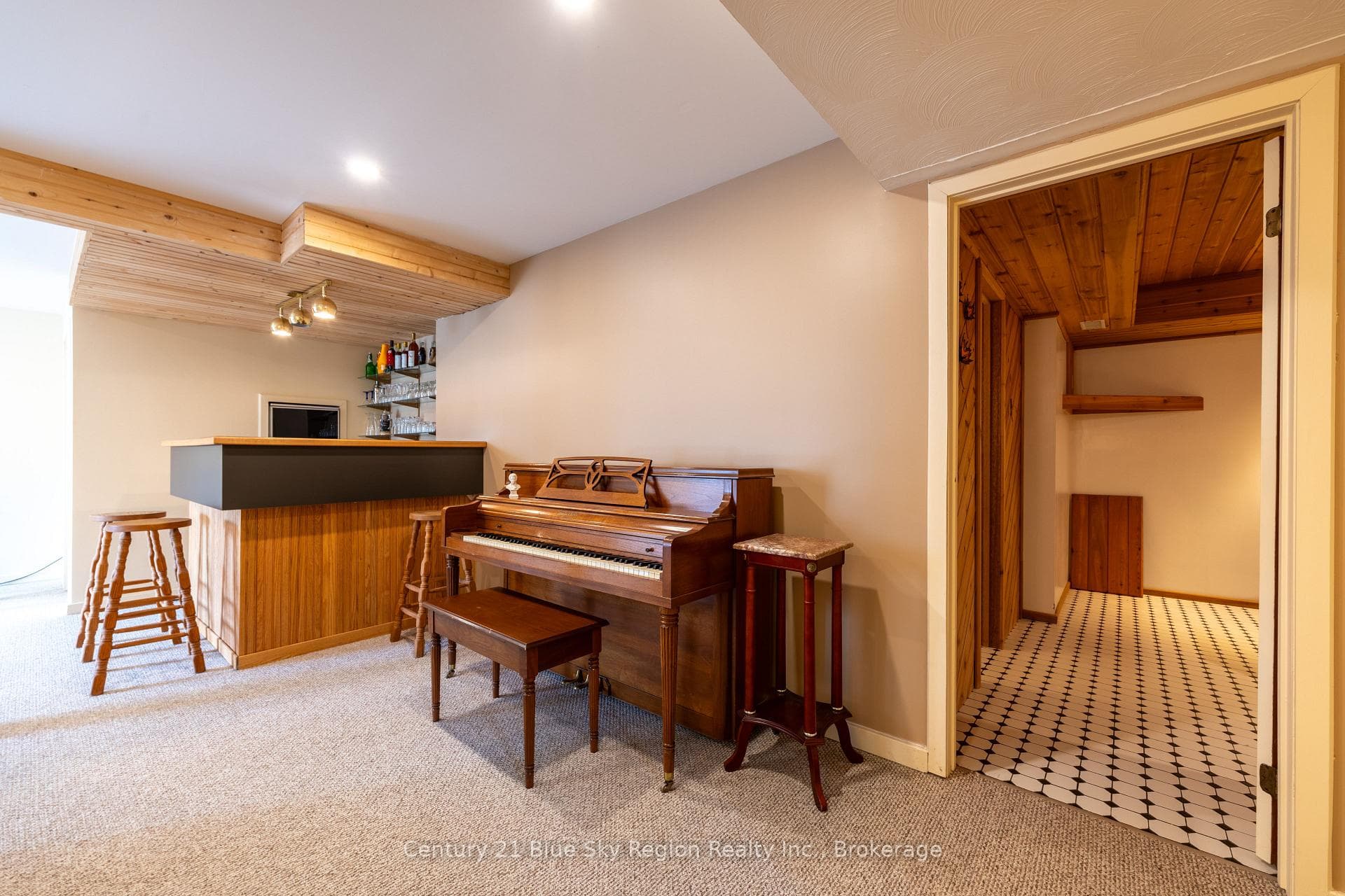 823 Golf Club Road photo 29