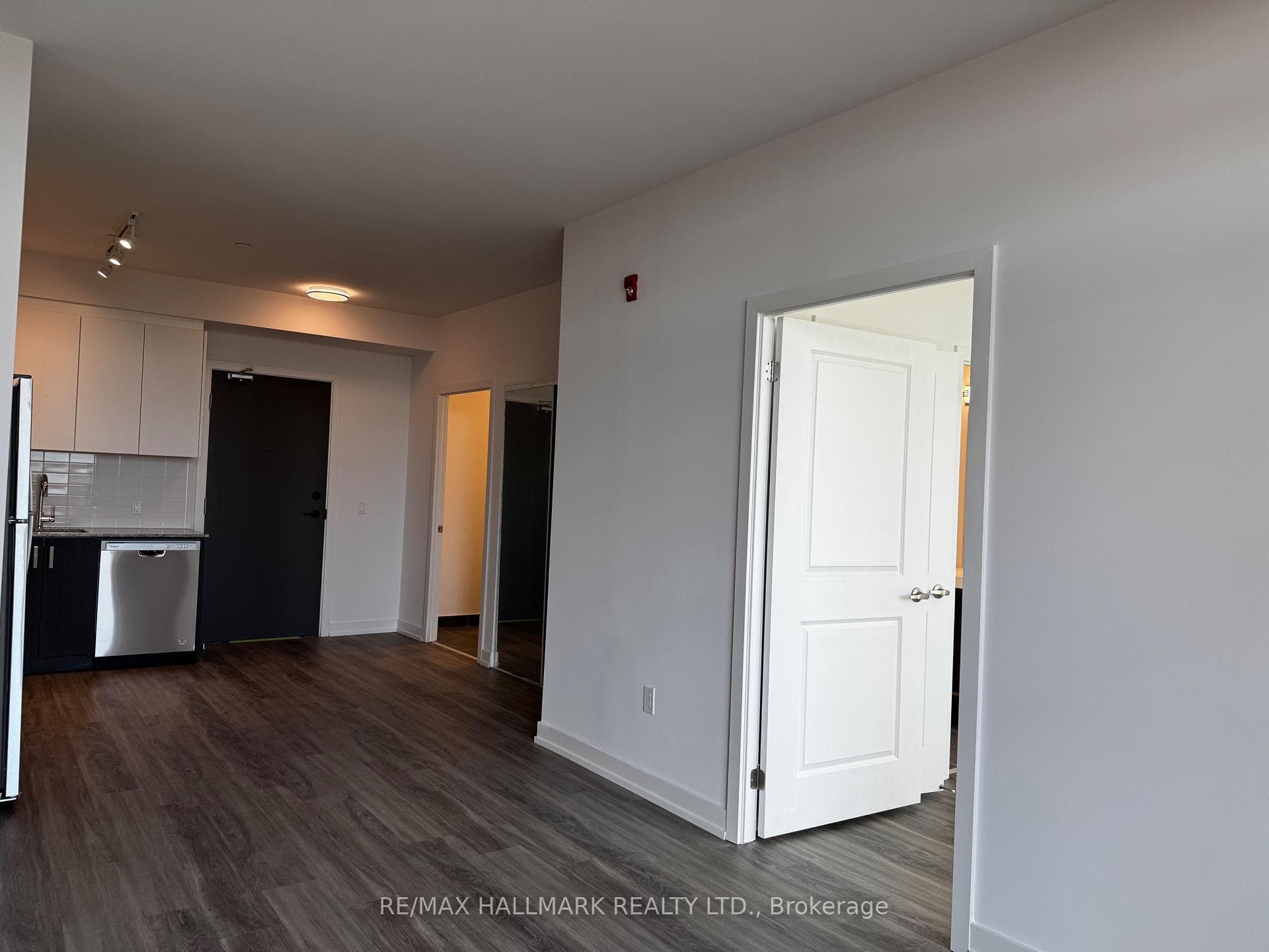 1010 Dundas Street Unit 513 photo 30