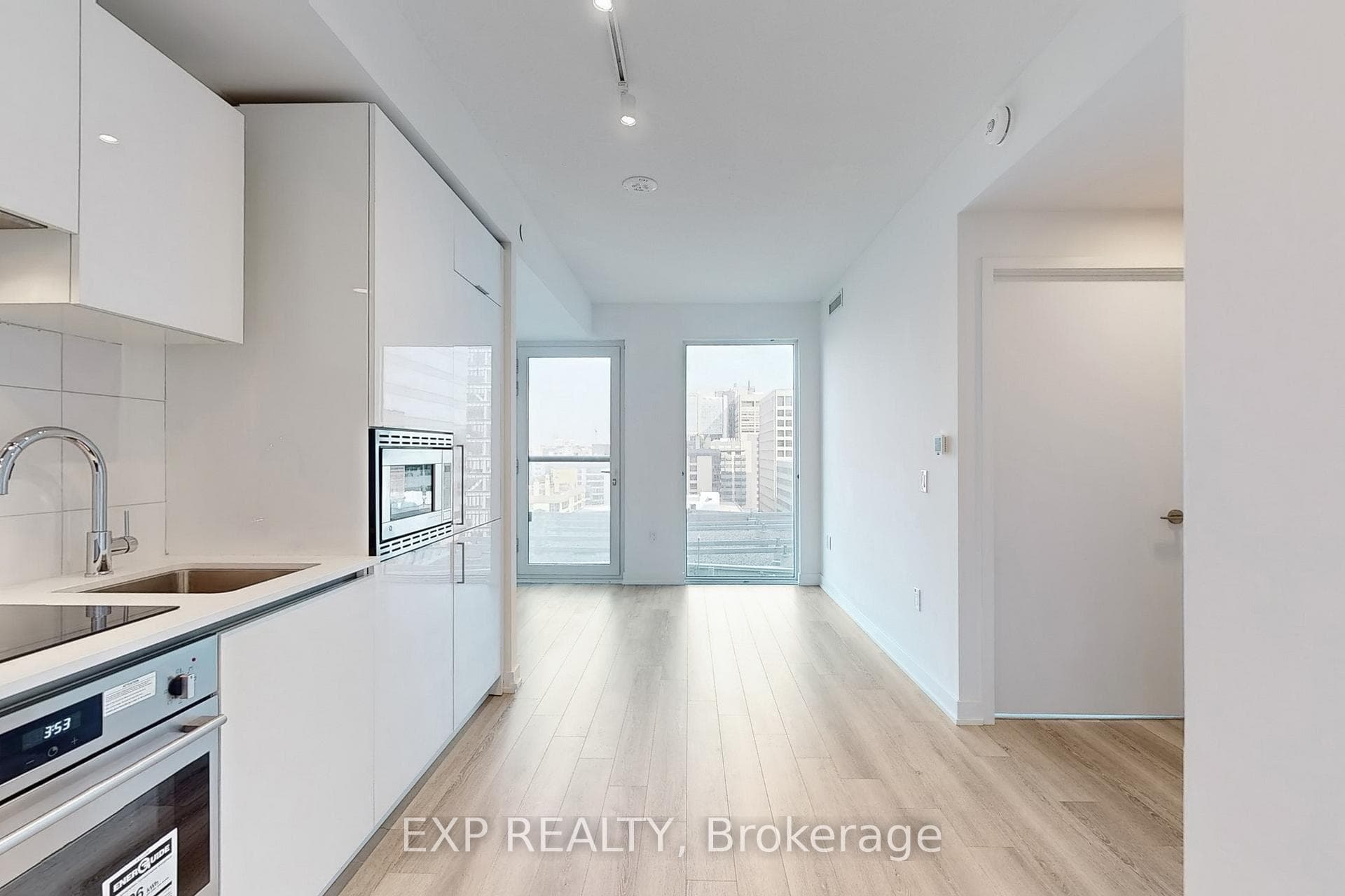 238 Simcoe Street Unit 1302 photo 12