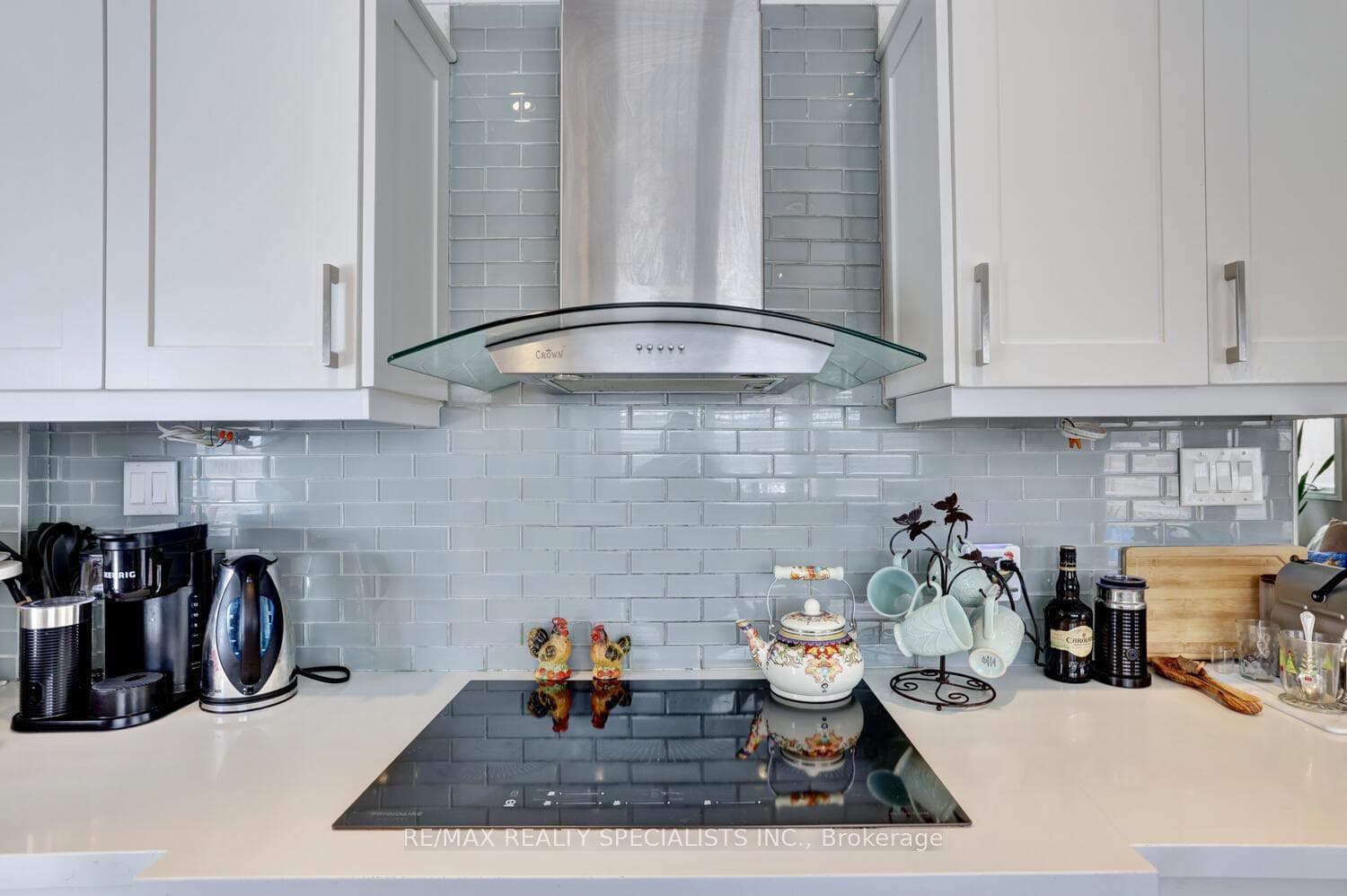 Glass coutertops.