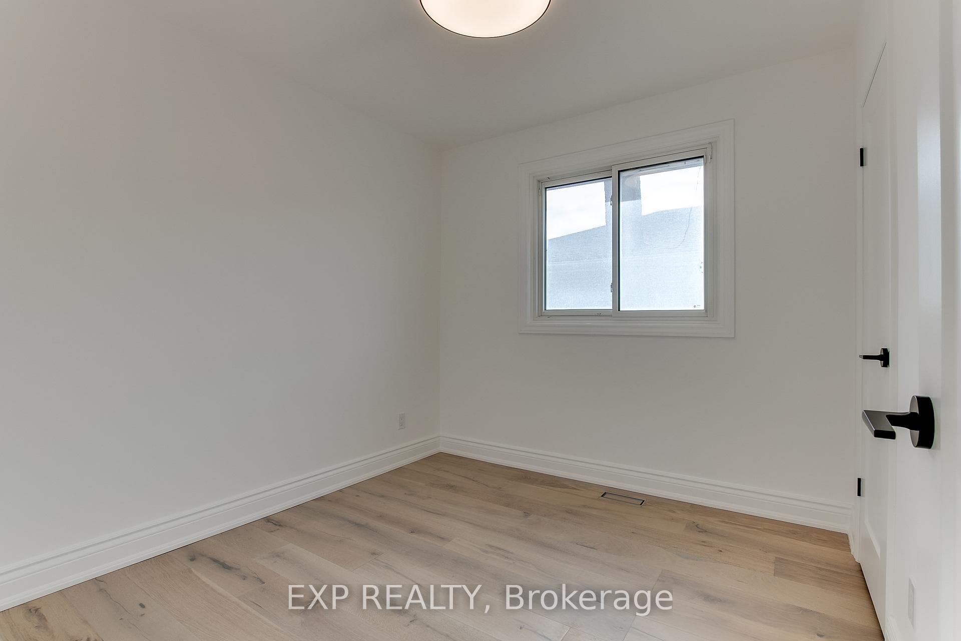 16 Stephenfrank Road Unit Main photo 20