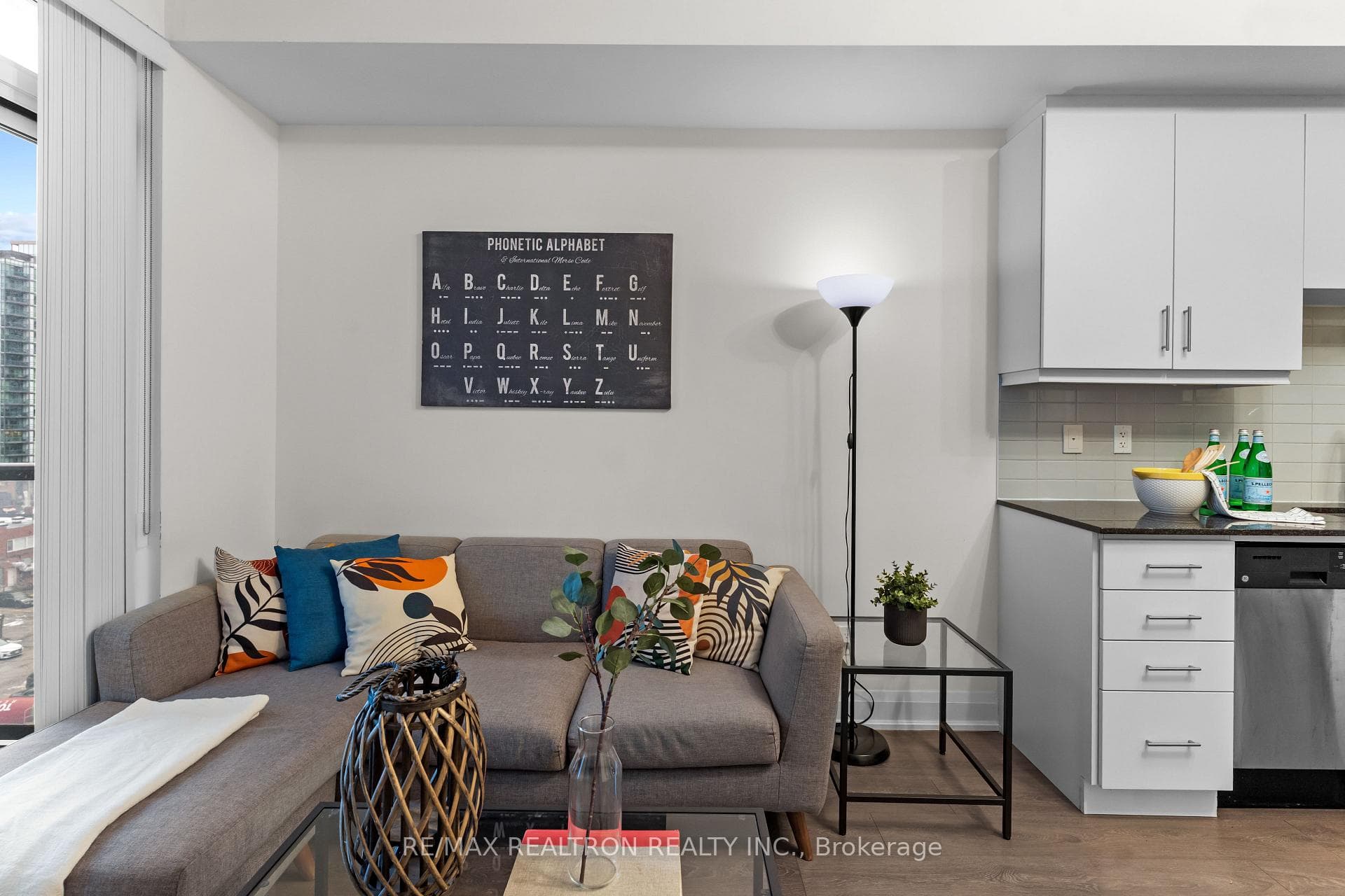 68 Canterbury Place Unit 712 photo 9