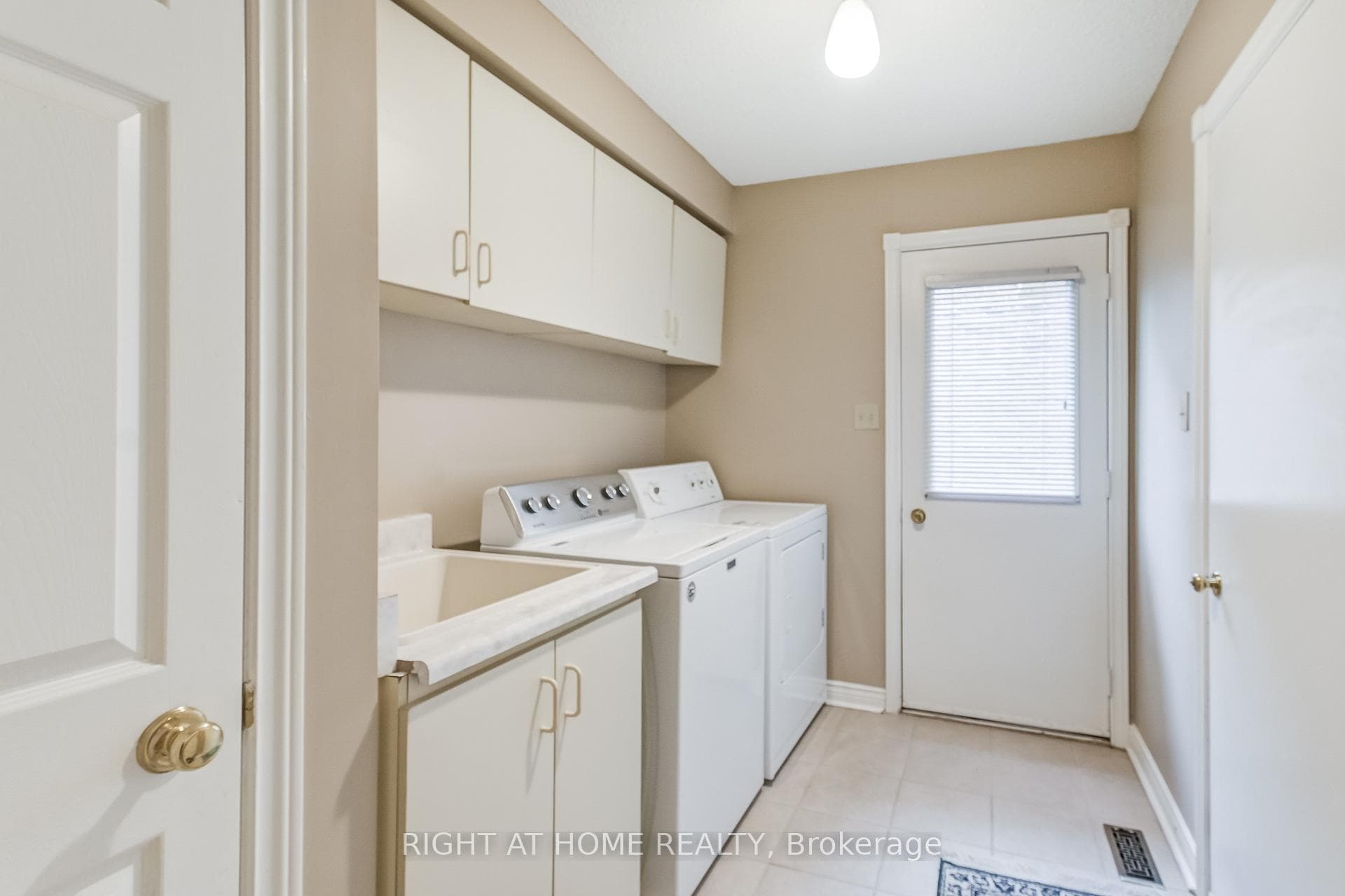 2952 Kingsway Drive photo 18