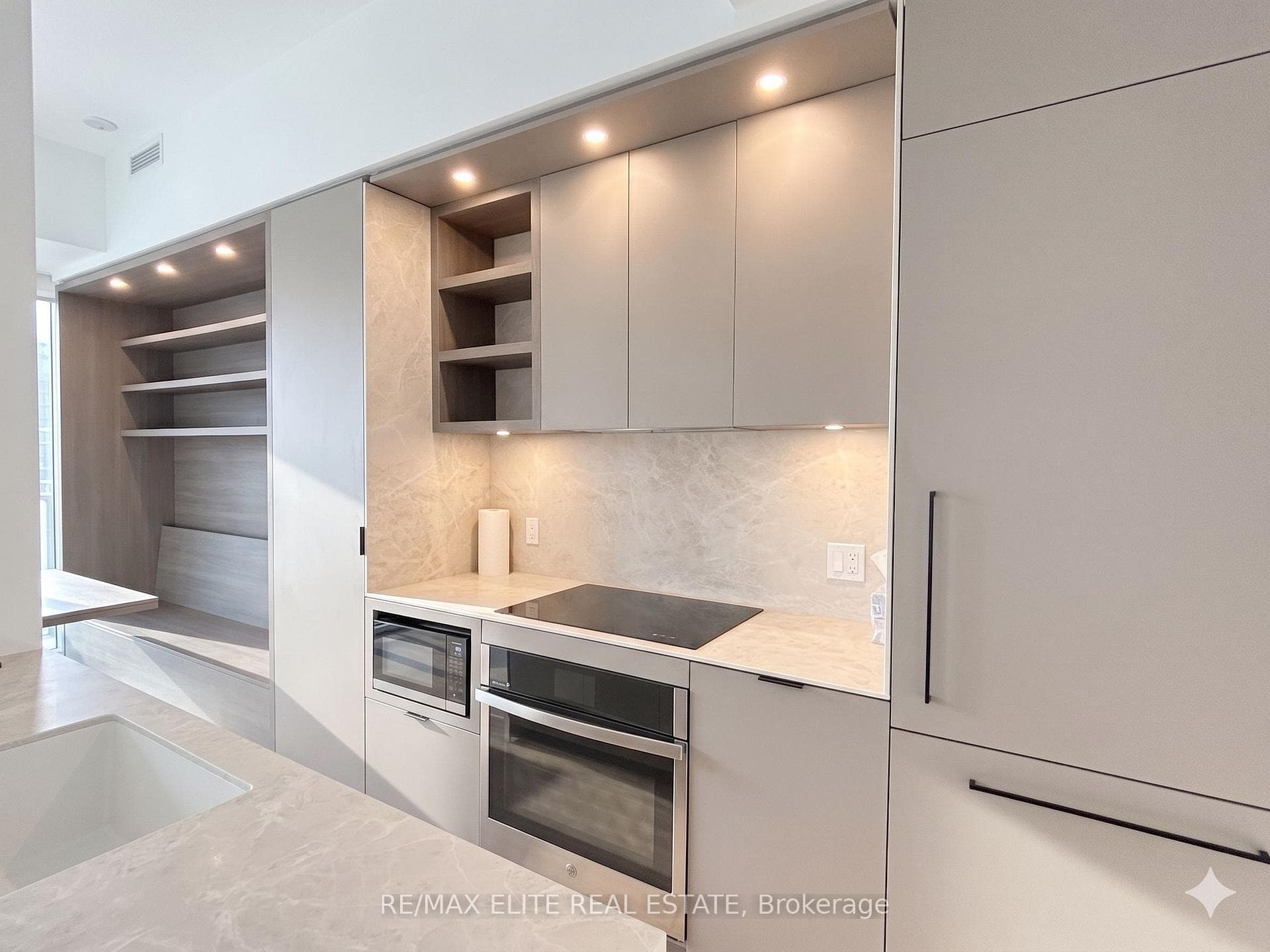 55 Charles Street Unit TH10 photo 5
