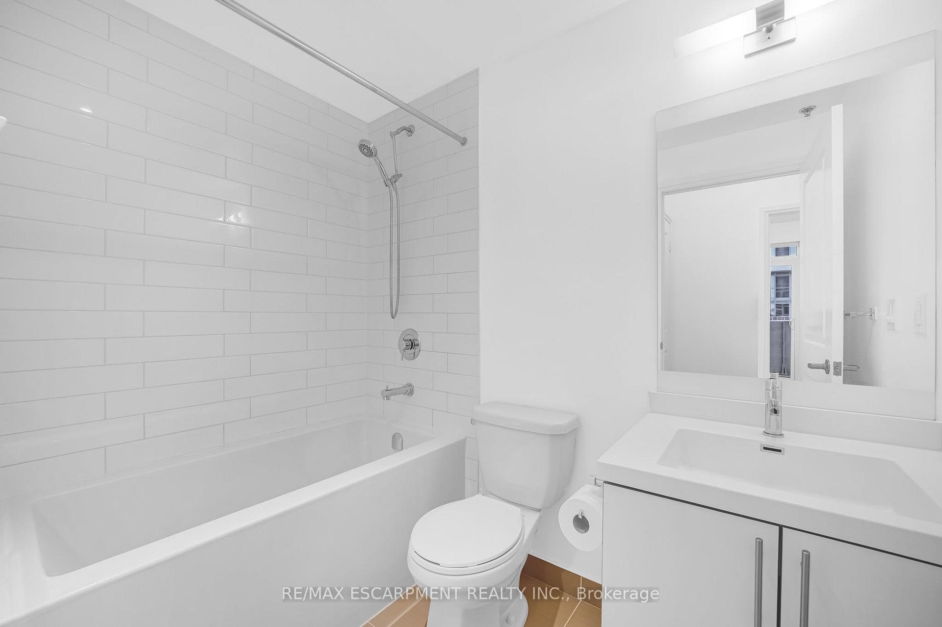 55 Speers Road Unit 702 photo 19