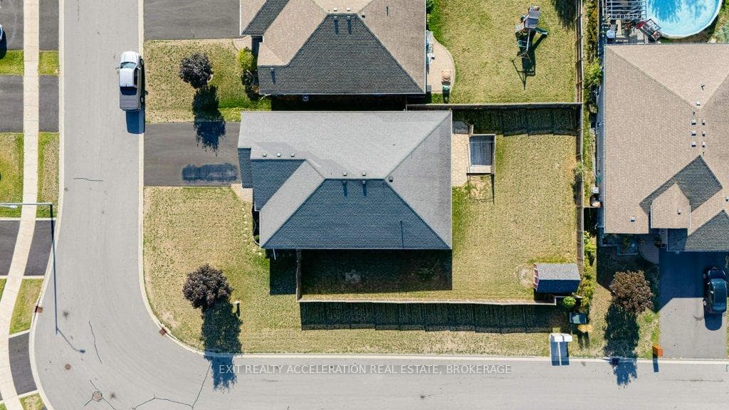 86 Hartwood Crescent photo 40