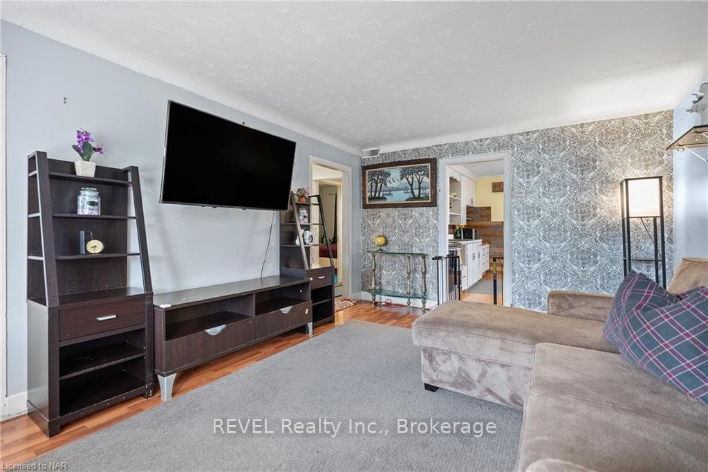 6144 CHURCHILL Street photo 9