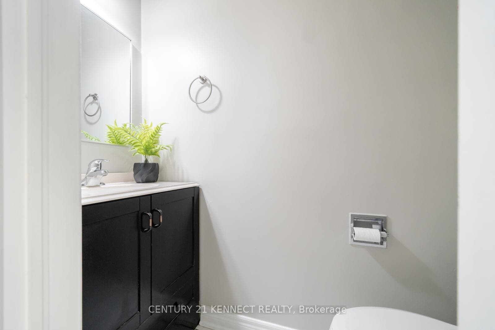 805 Playter Crescent photo 19