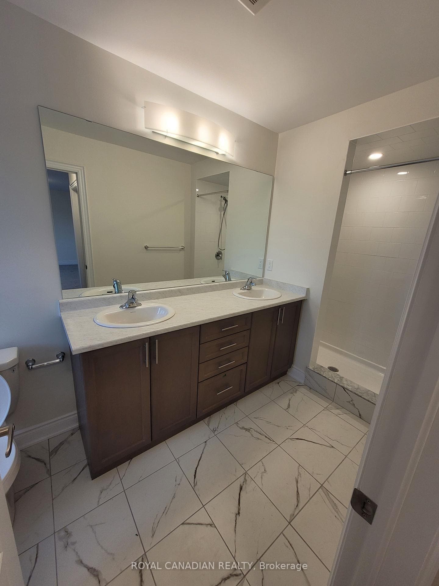 232 Wilmot Road photo 23