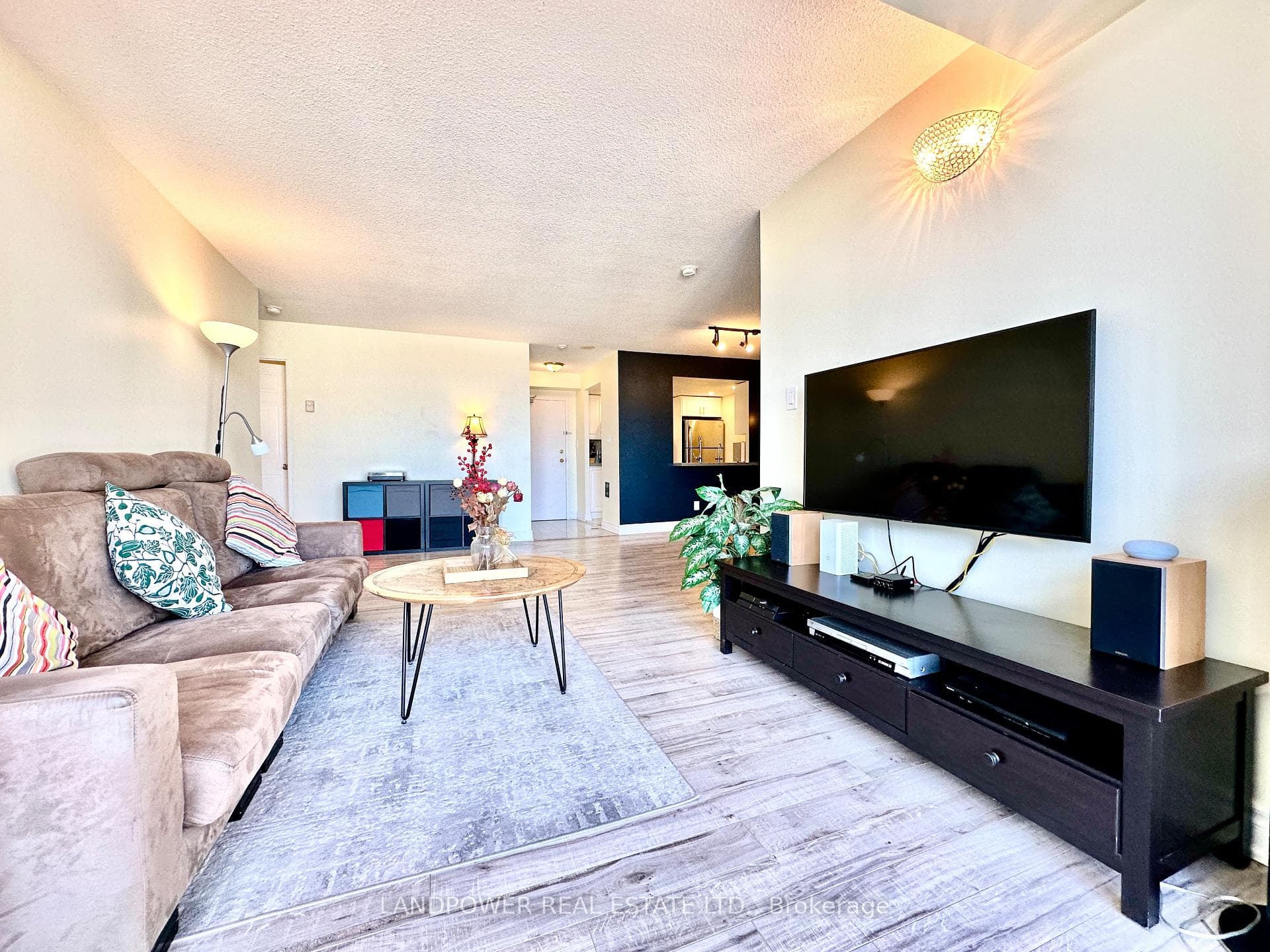 2550 Lawrence Avenue Unit 1406 photo 8