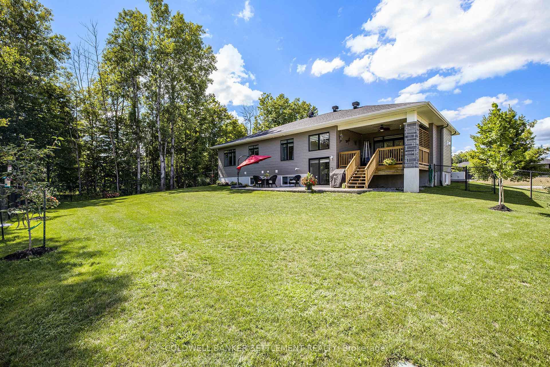 77 Diane Drive photo 4