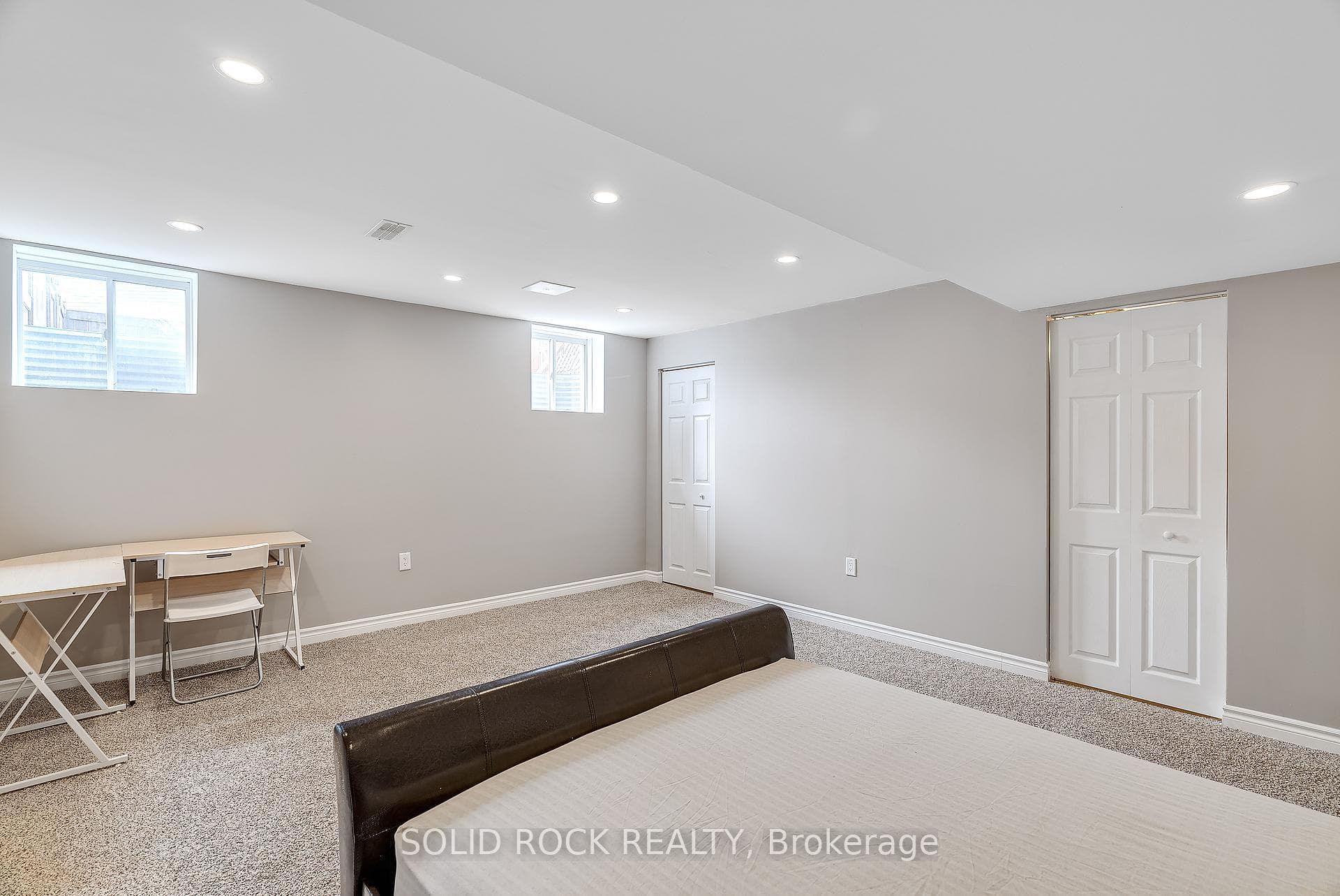 Flexible square-shaped space with plenty of light