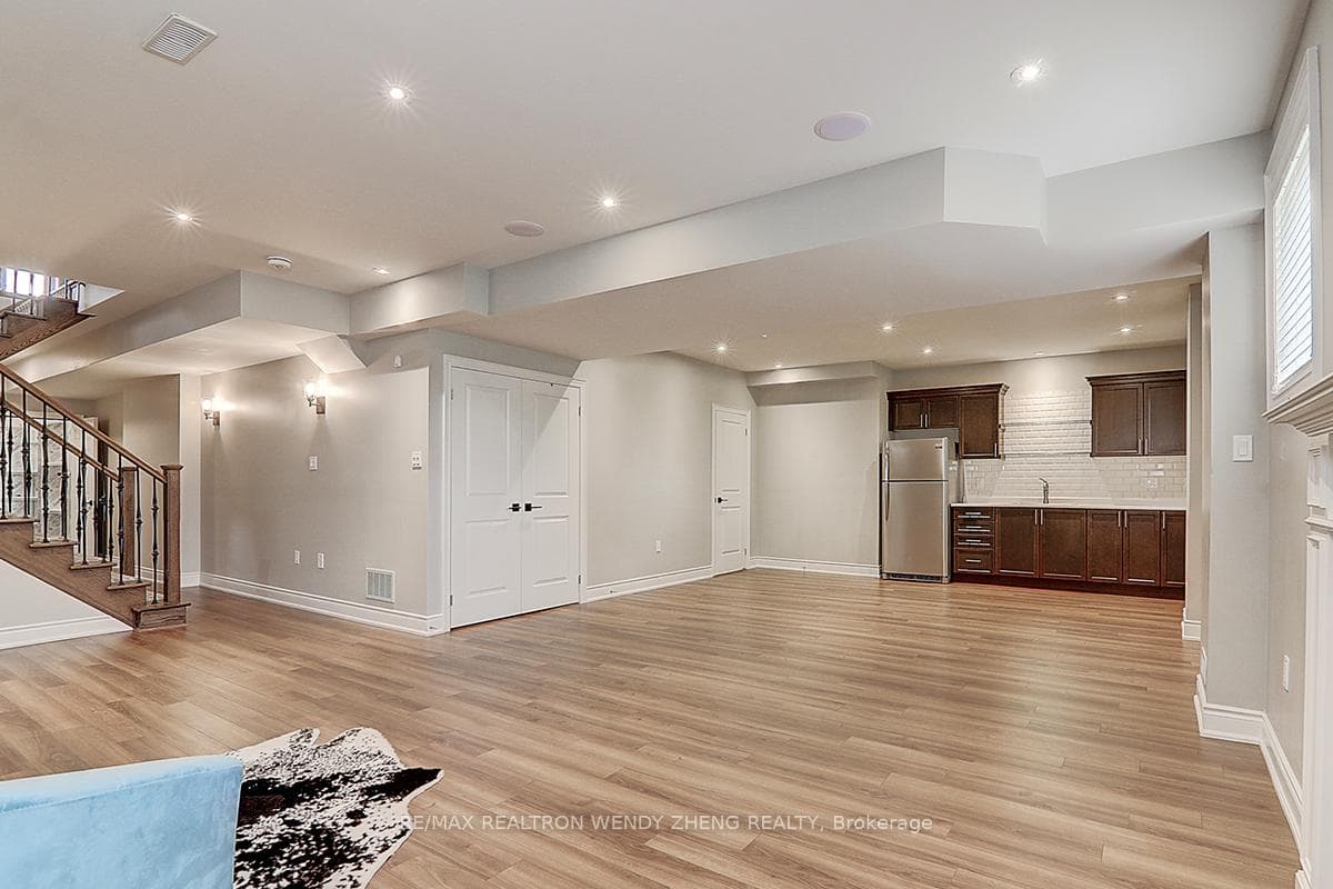 64 Robert Wilson Crescent photo 30