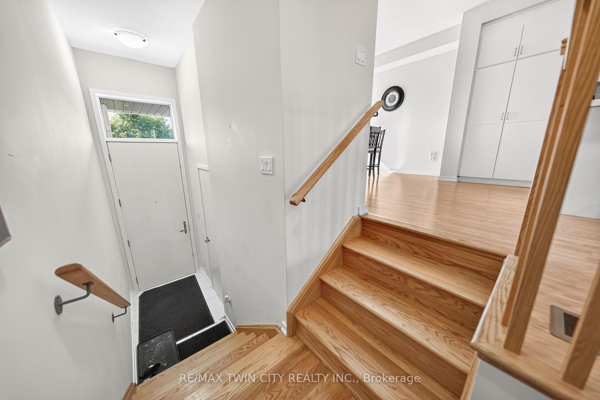 49 Lambert Lane photo 3