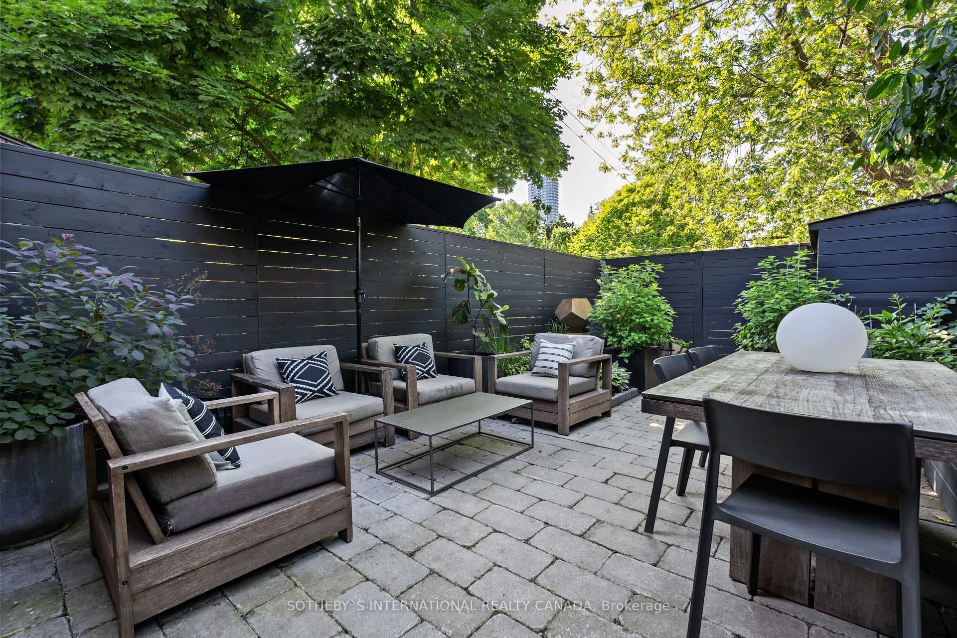 352 Wellesley Street photo 22