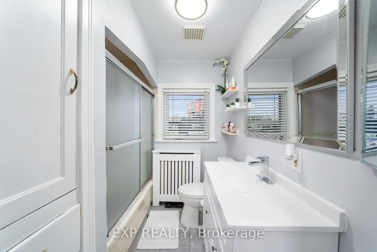 2067 Eglinton Avenue photo 11