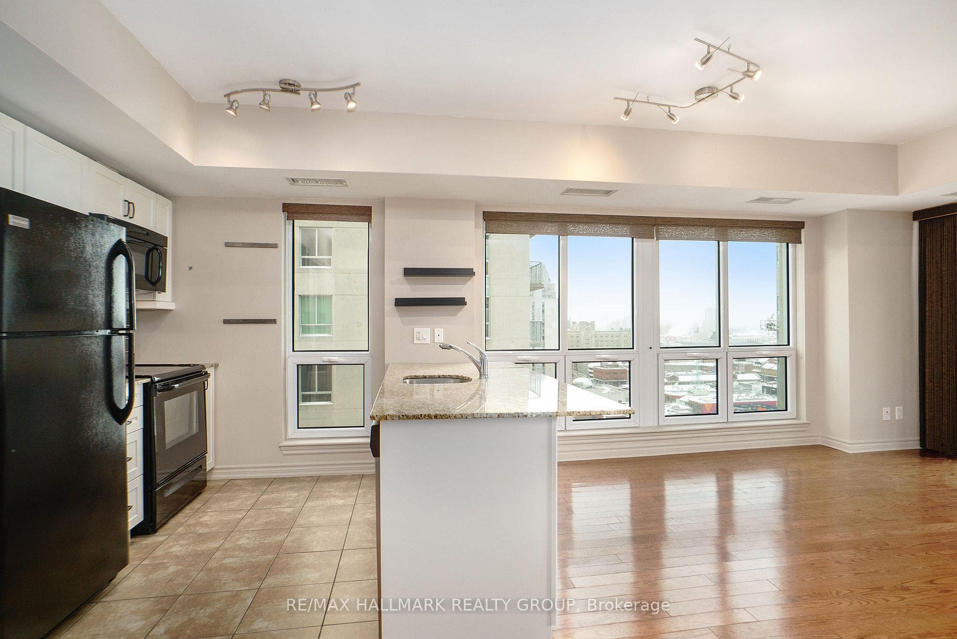 234 Rideau Street Unit 1701 photo 10