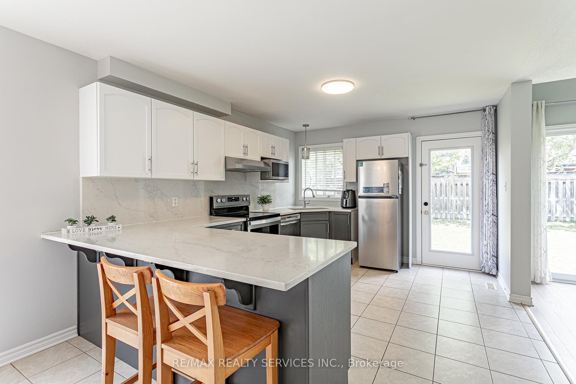829 Oakcrossing Road photo 12