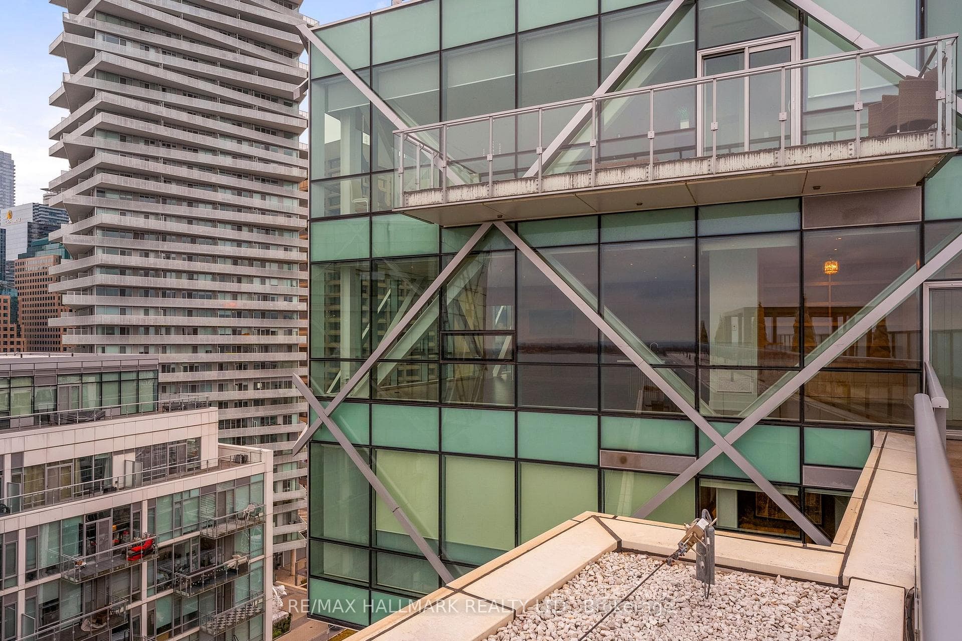 39 Queens Quay Unit 1301 photo 32