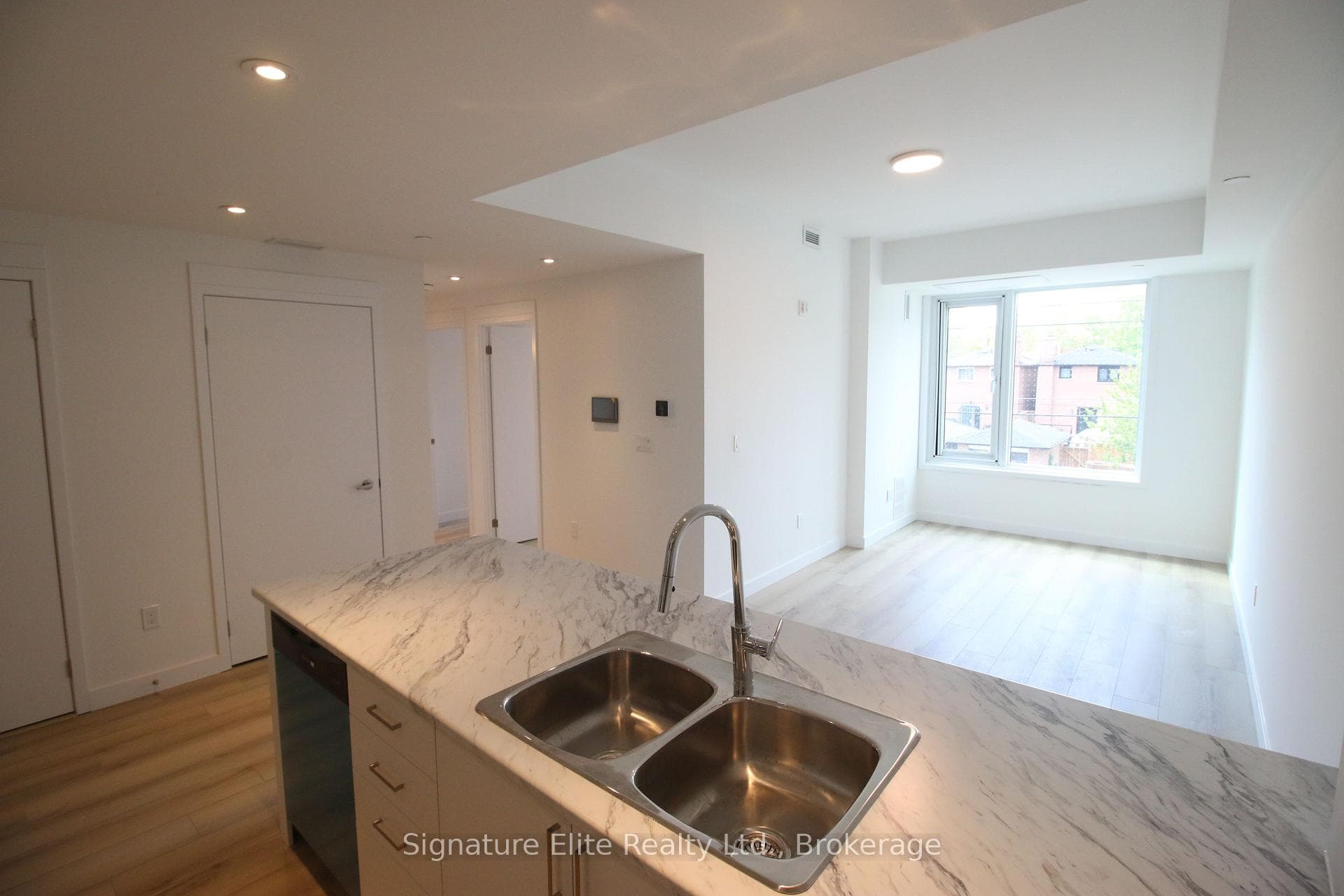 2382 Kingston Road Unit 206 photo 3