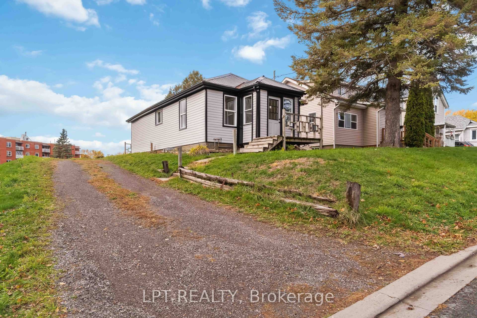 222 Bartholomew Street photo 6