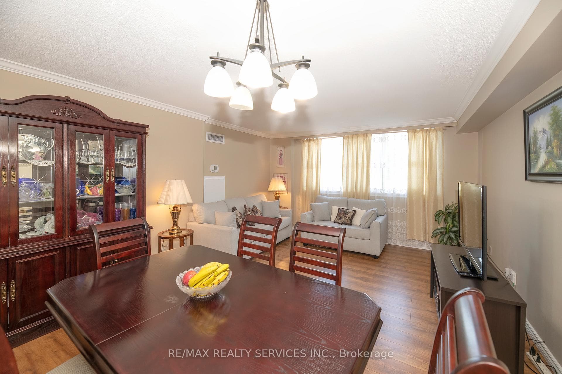 1665 Victoria Park Avenue Unit 208 photo 9