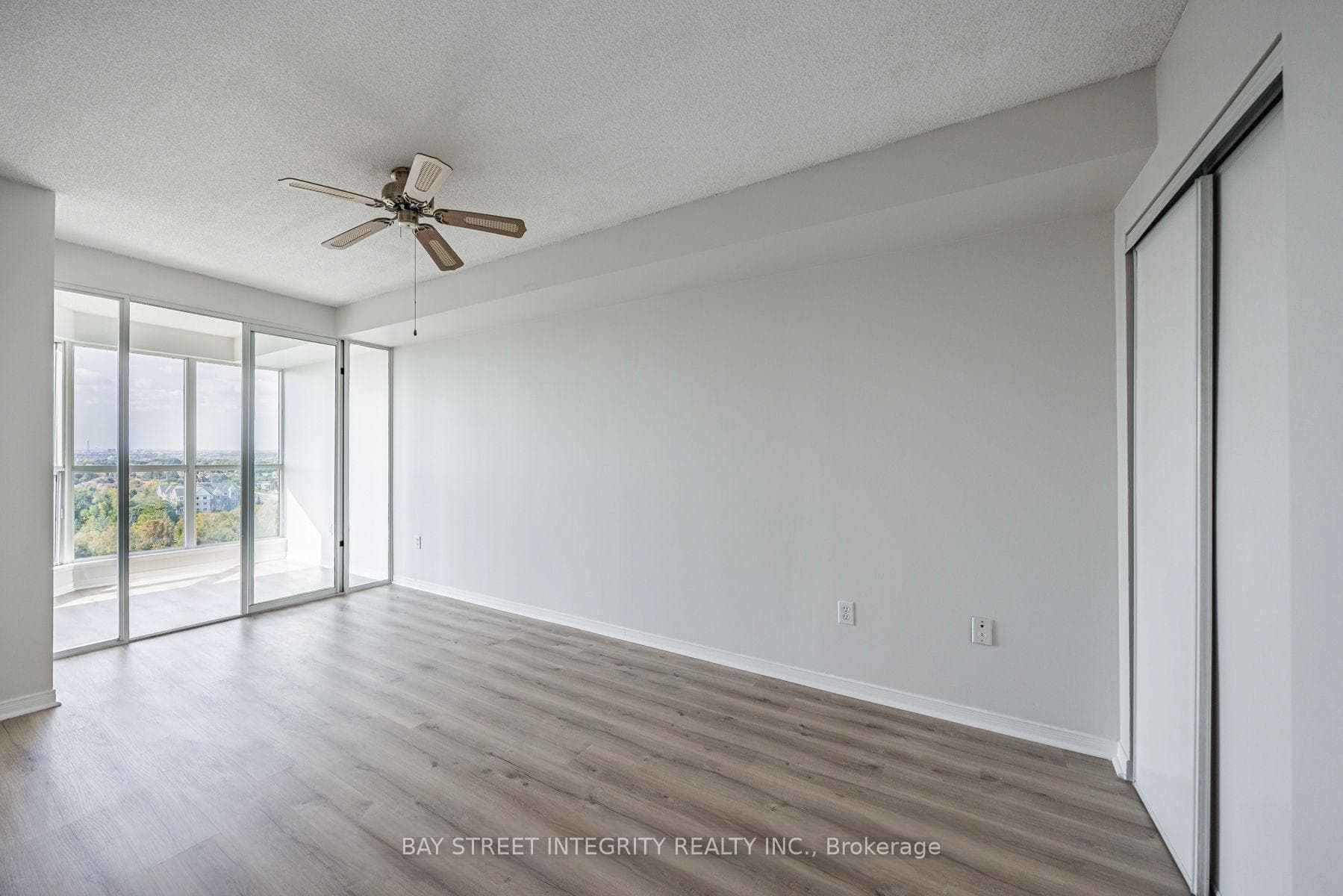 2177 Burnhamthorpe Road Unit 1606 photo 13