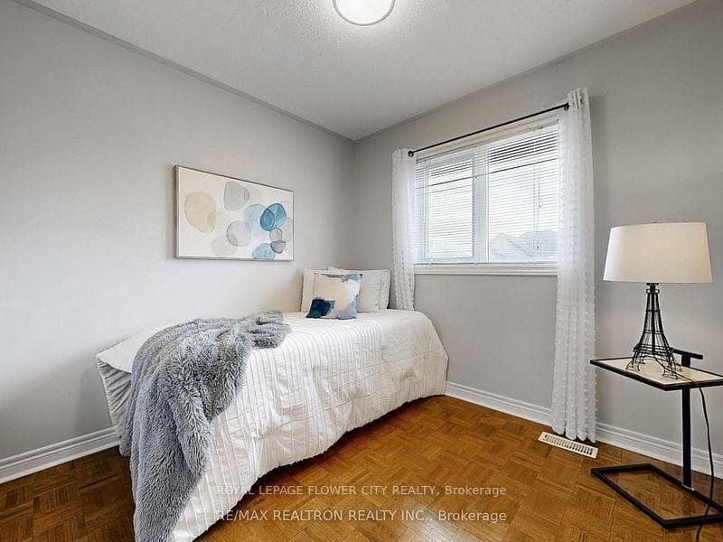 60 Colombo Crescent Unit Main photo 7
