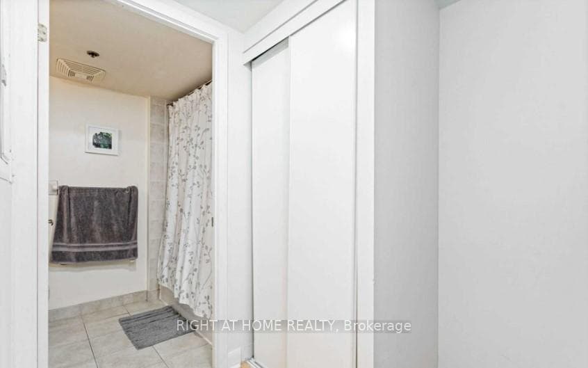 210 Victoria Street Unit 612 photo 3