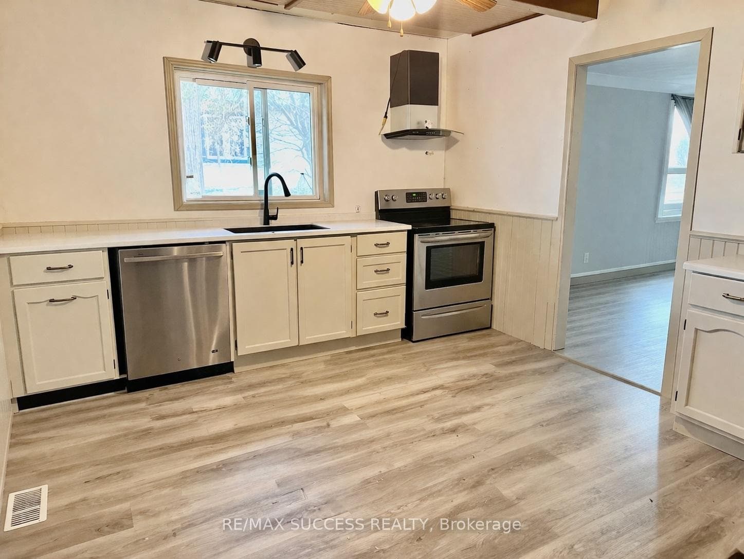 738 MOUNT PLEASANT Road photo 11