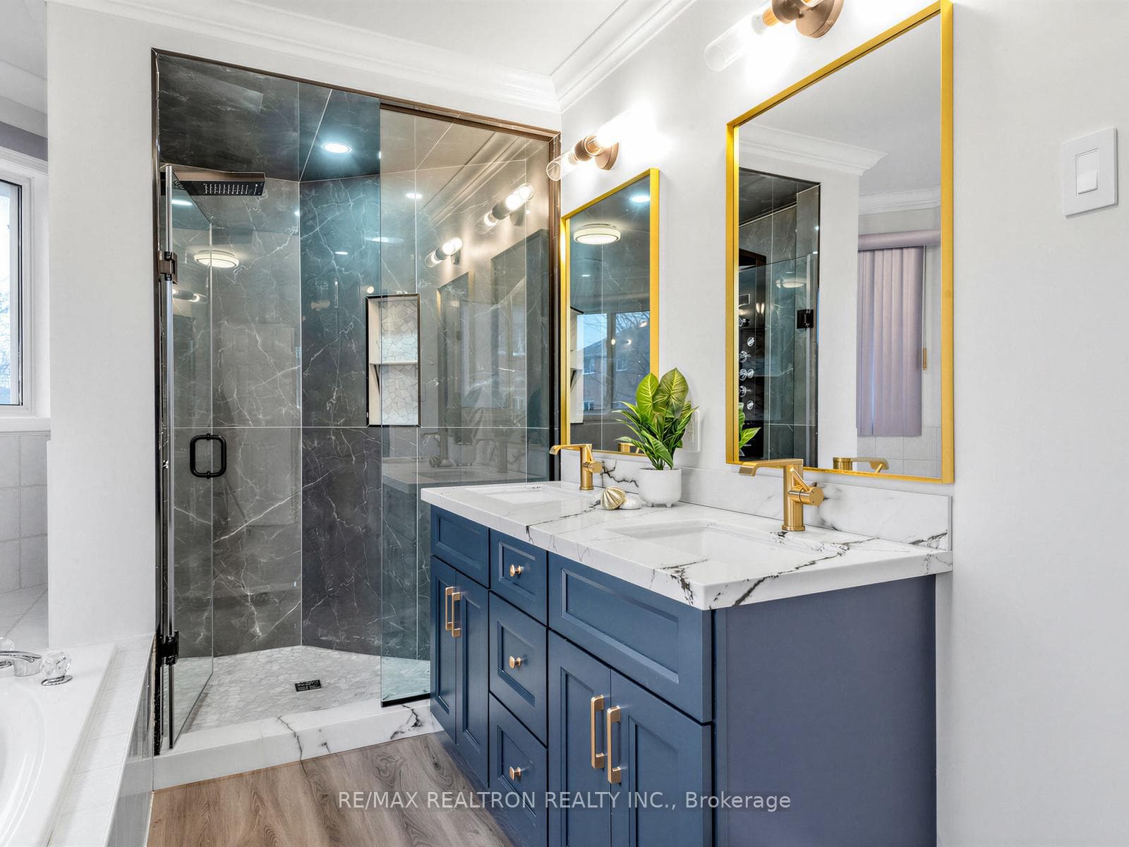 52 Loon Avenue photo 19