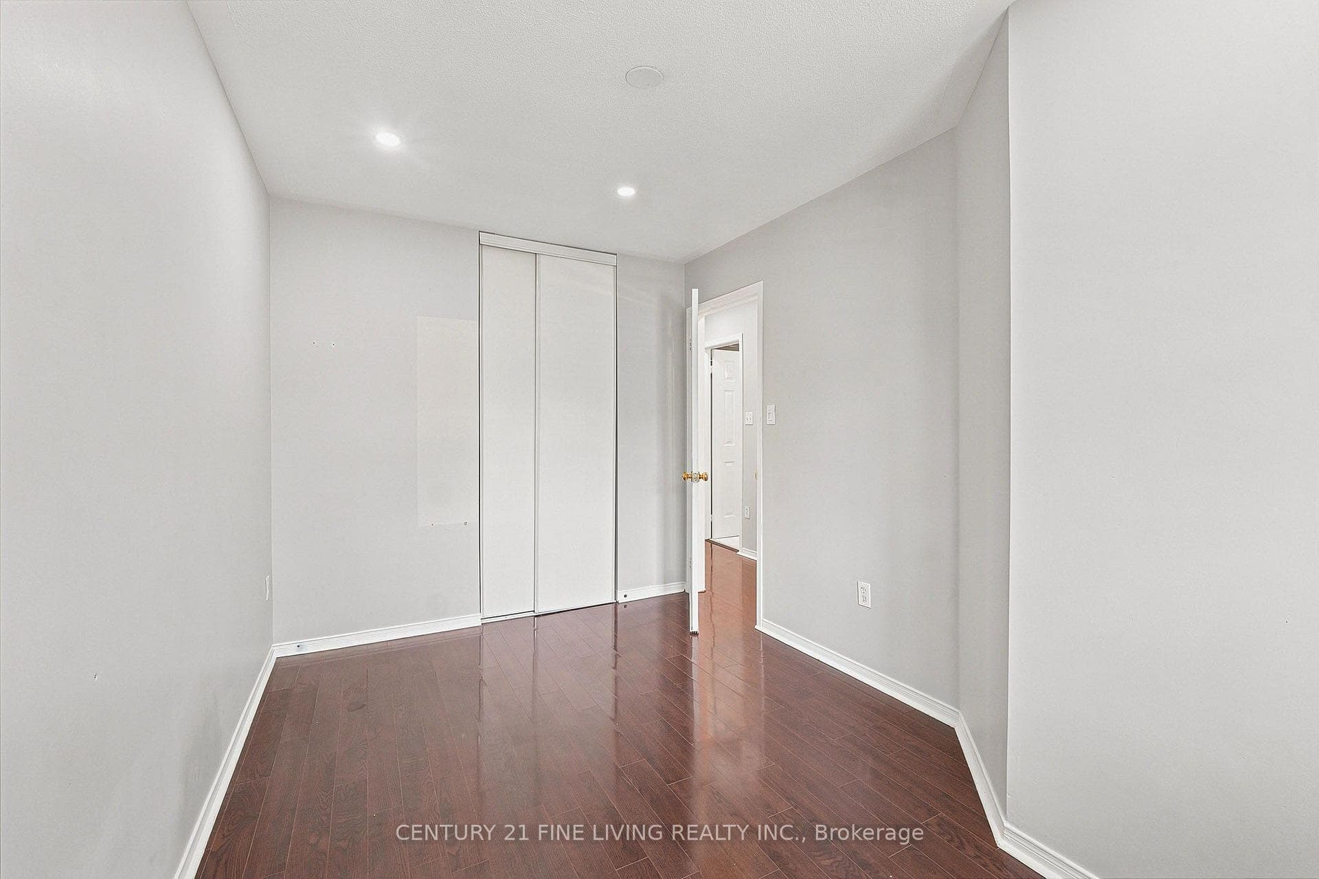40 Hollowgrove Boulevard photo 19