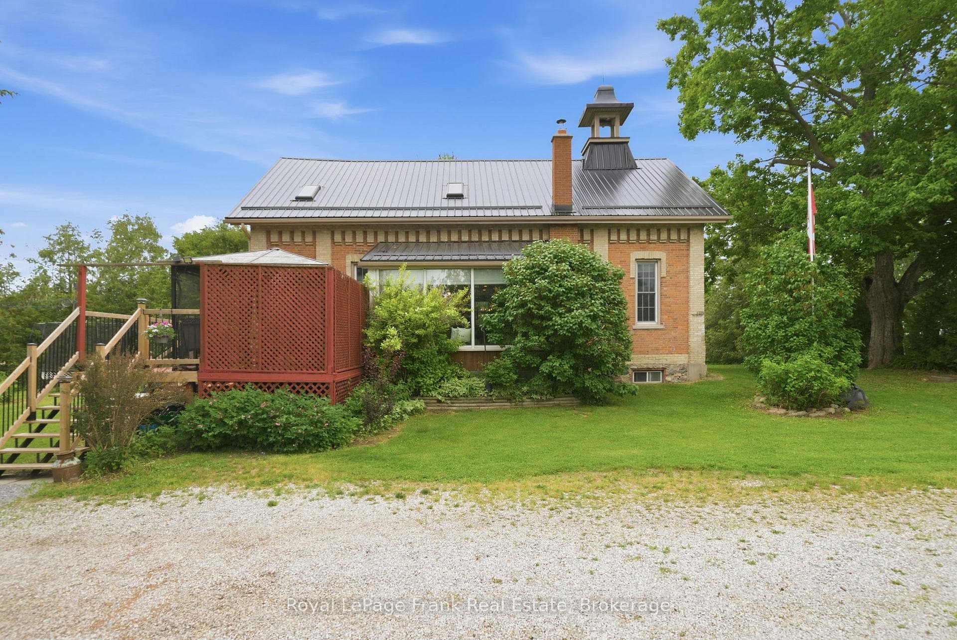 1229 The Glen Road photo 7
