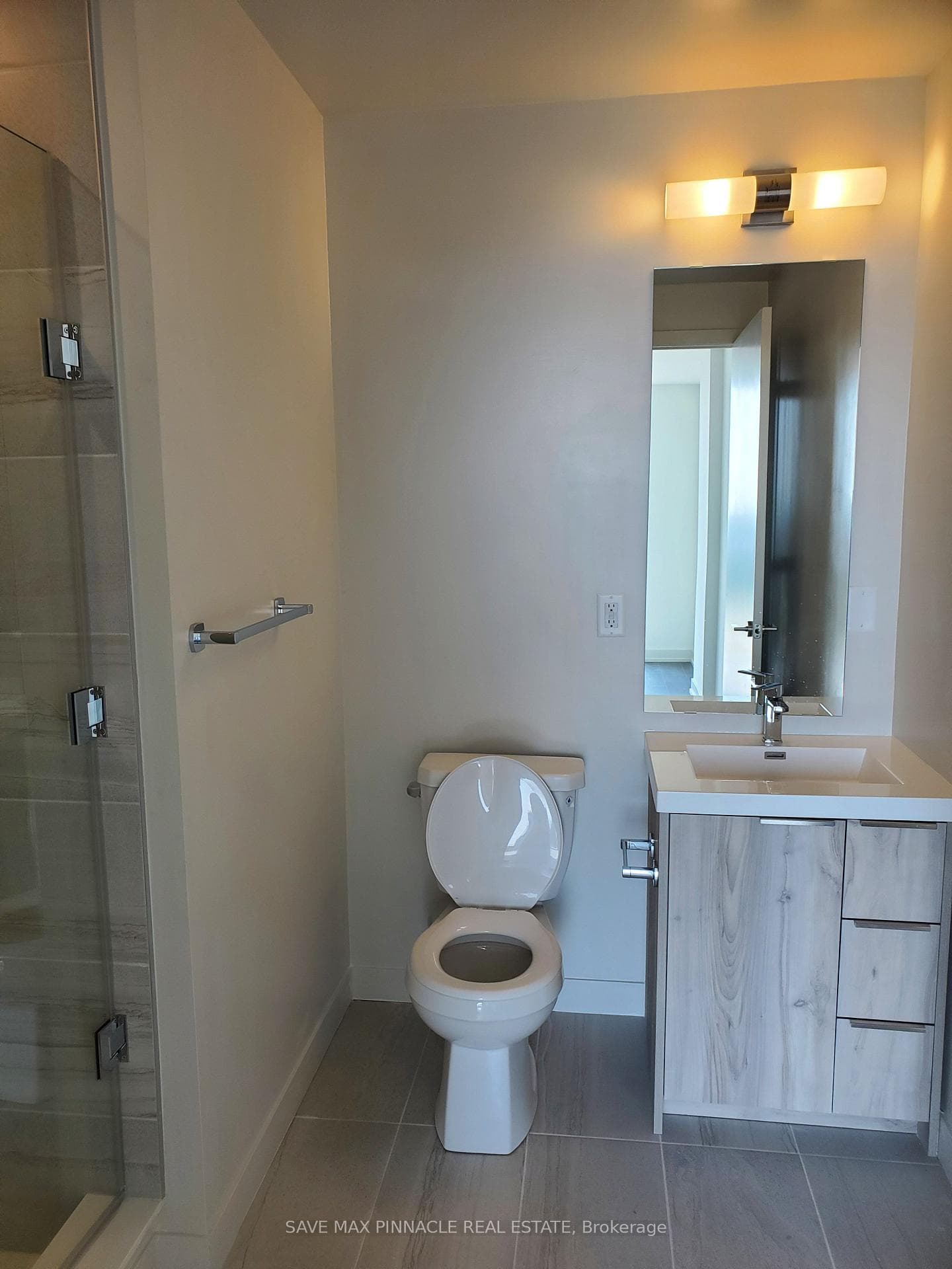 90 GLEN EVEREST Road Unit 814 photo 13