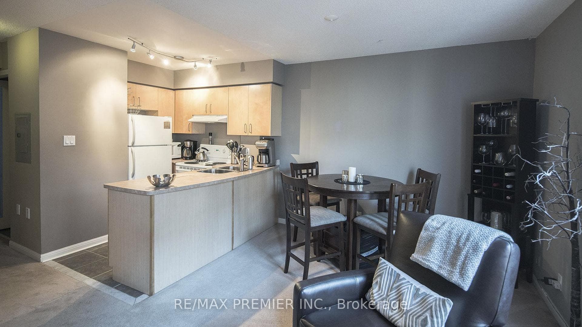 26 Douro Street Unit 321 photo 2