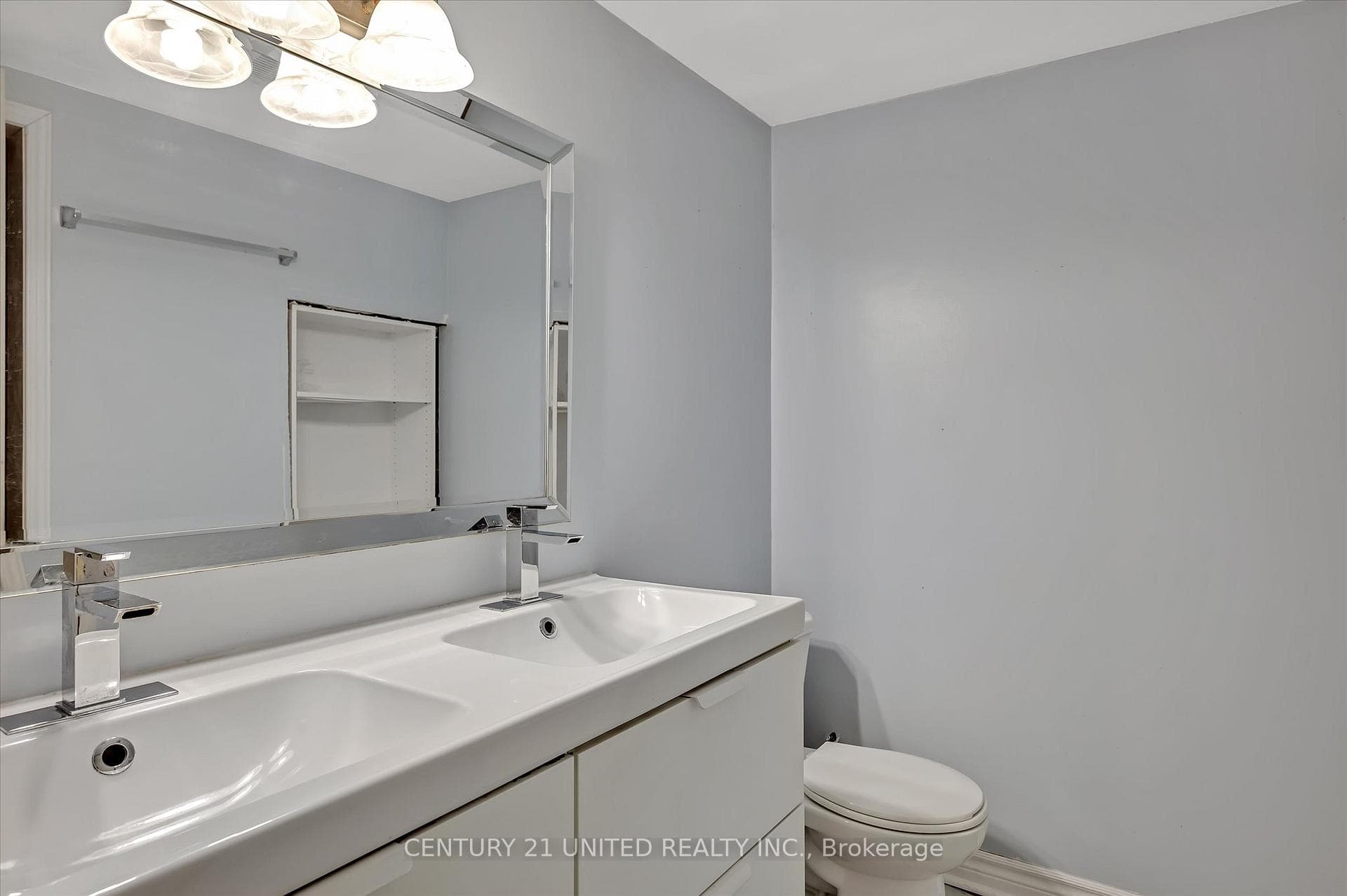 891 Ford Street photo 34